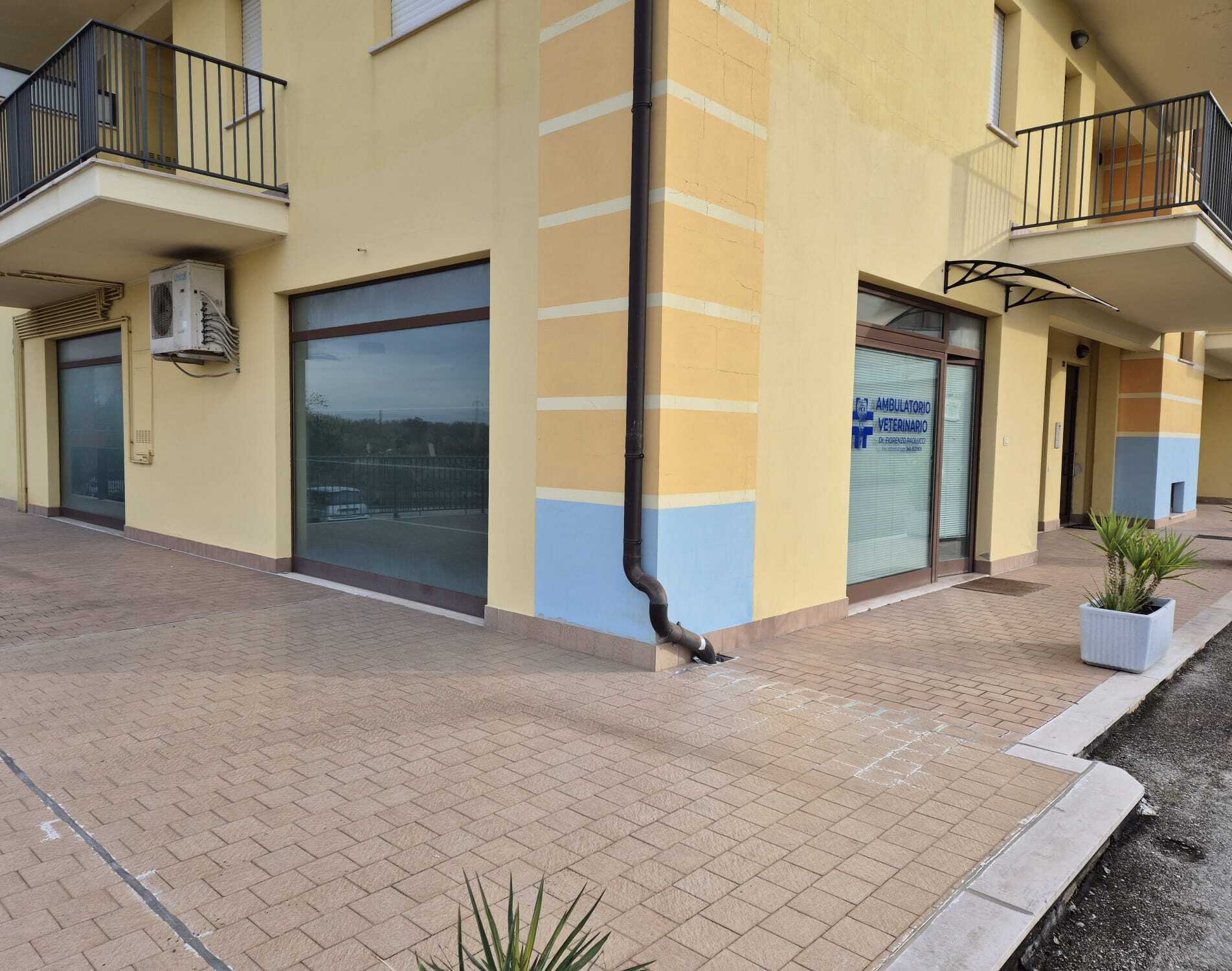 Locale commerciale in vendita in via ferdinando galliani 41b, Altino