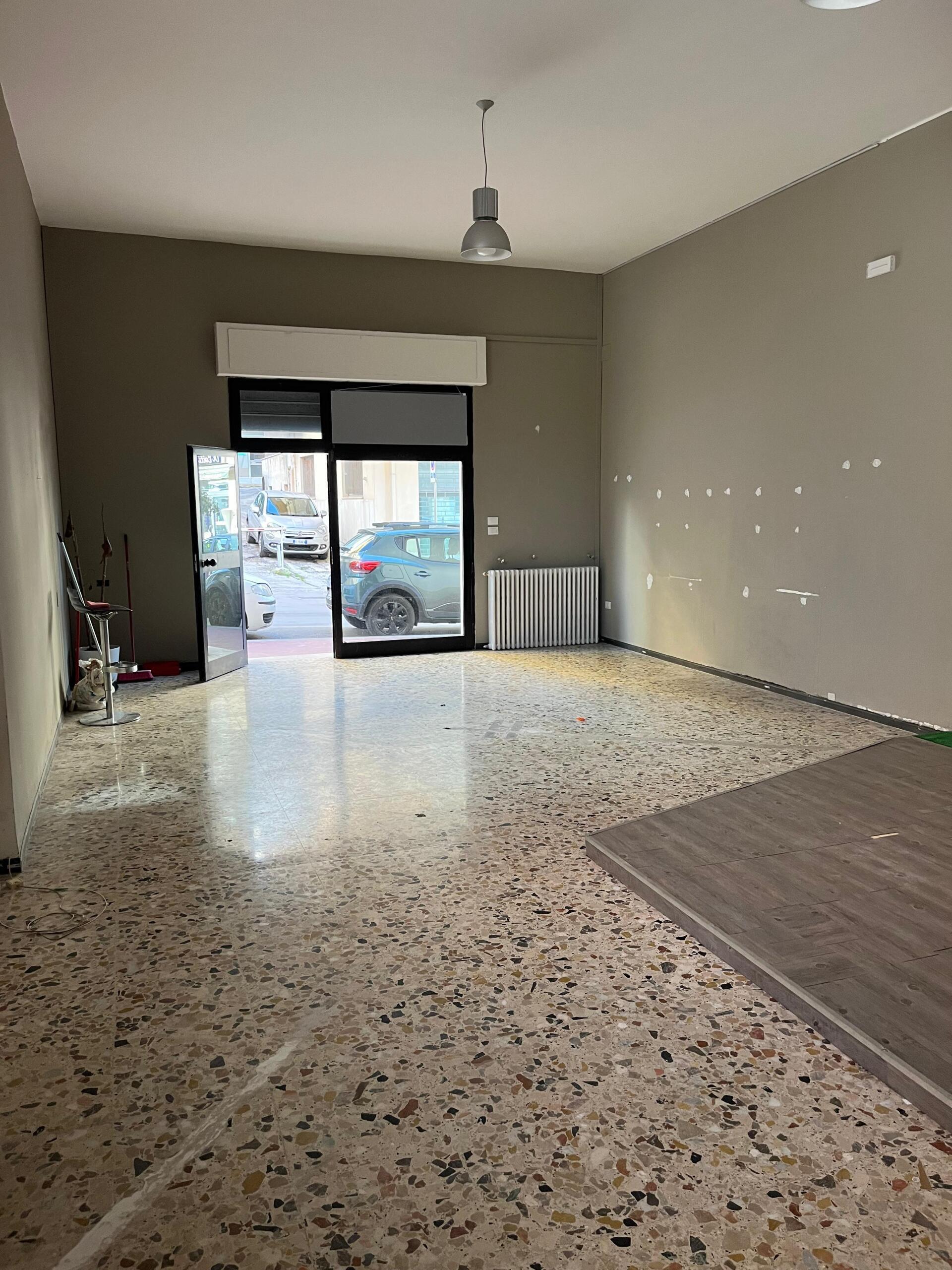 Locale commerciale da ristrutturare in via milano 48, Lanciano