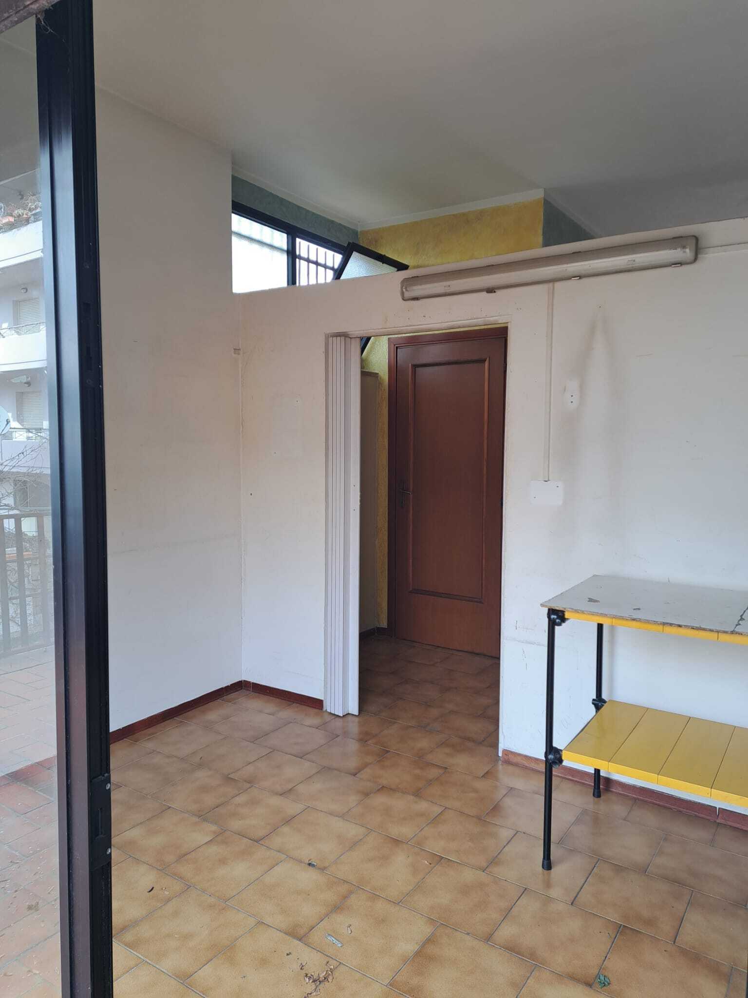 Locale commerciale con terrazzi in via san francesco d' assisi 3, Lanciano