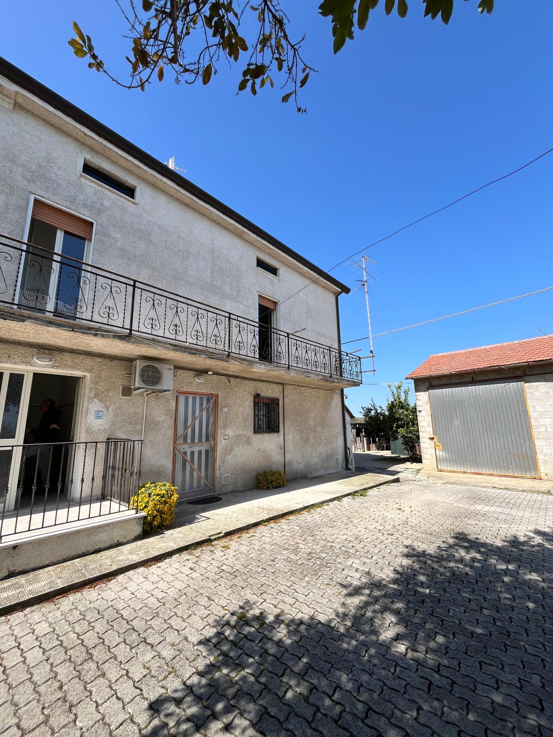 Quadrilocale con giardino in via provinciale della rocca 39, Santa Maria Imbaro