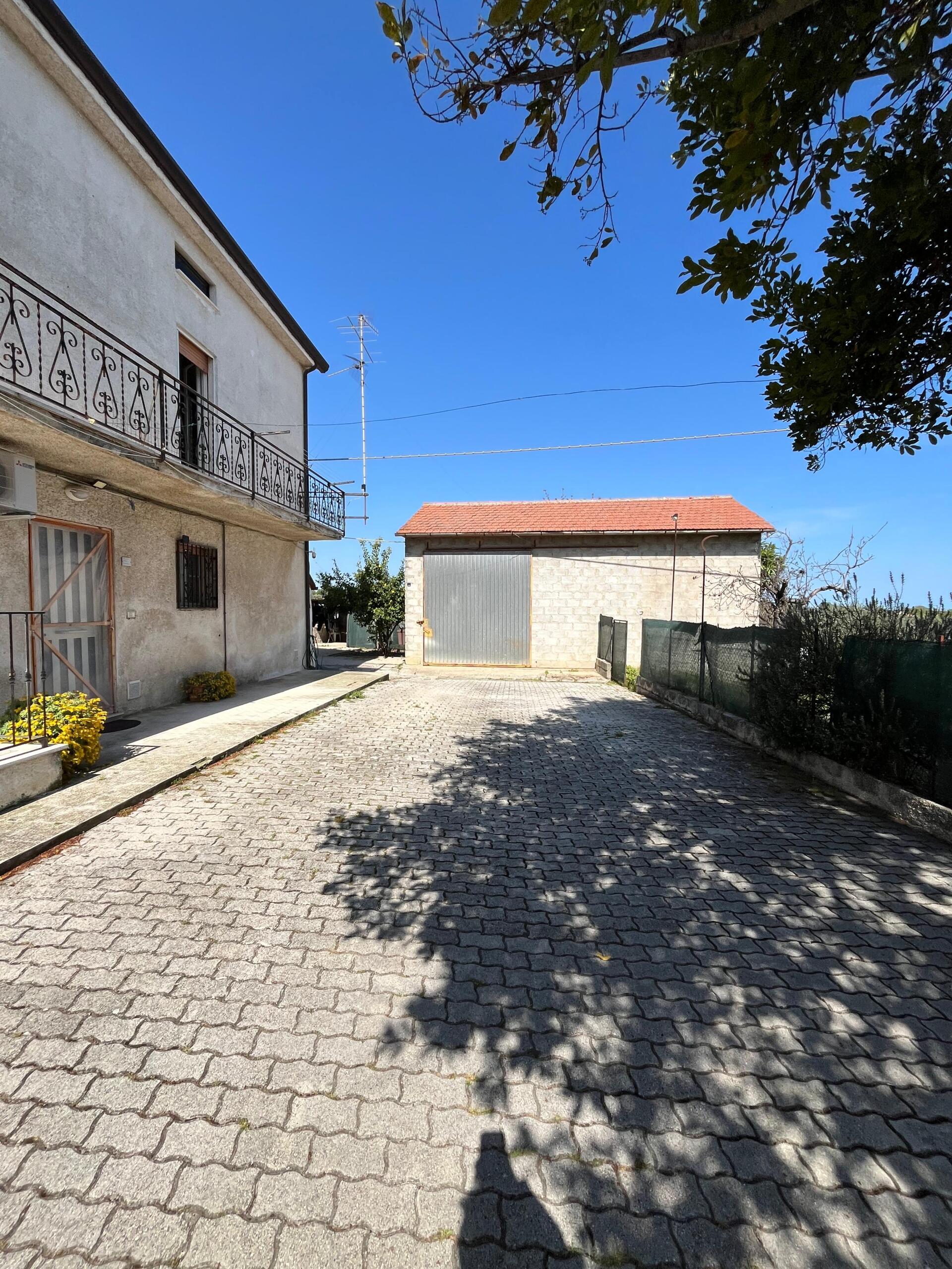 Quadrilocale con giardino in via provinciale della rocca 39, Santa Maria Imbaro