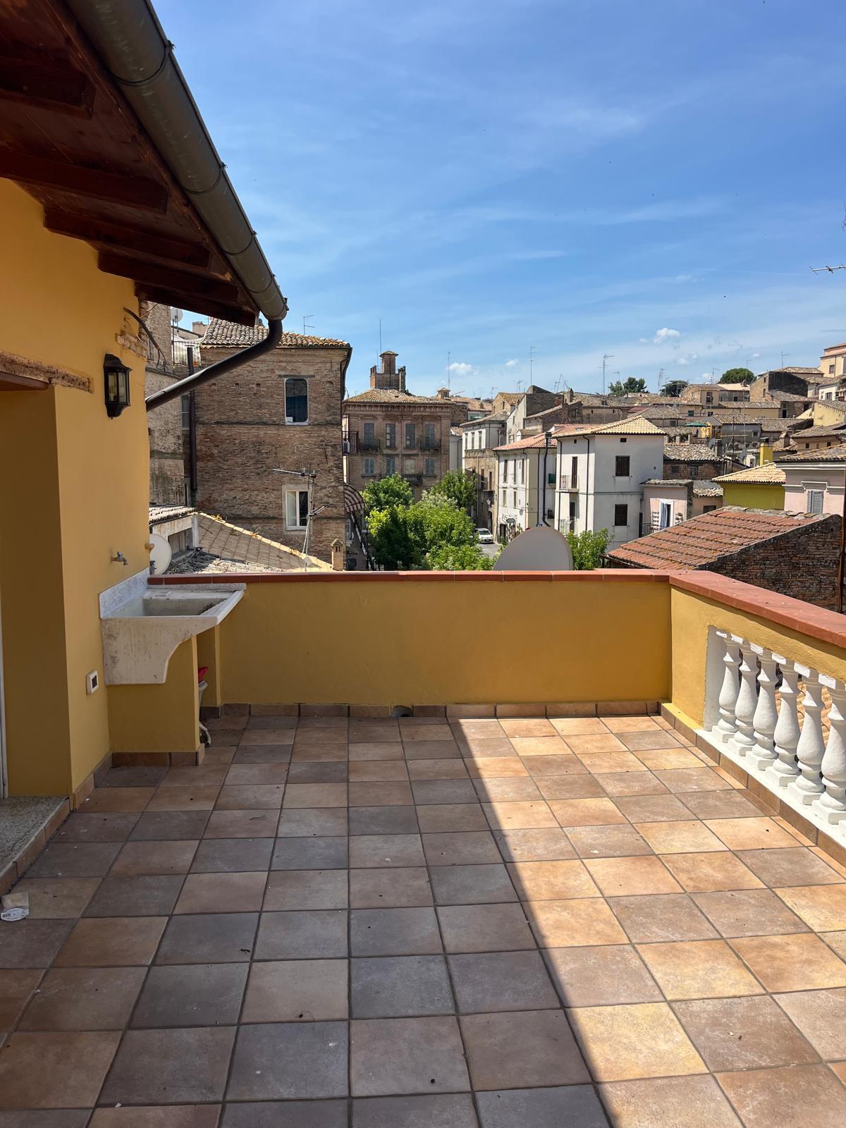 Trilocale con terrazzo in via corsea, Lanciano