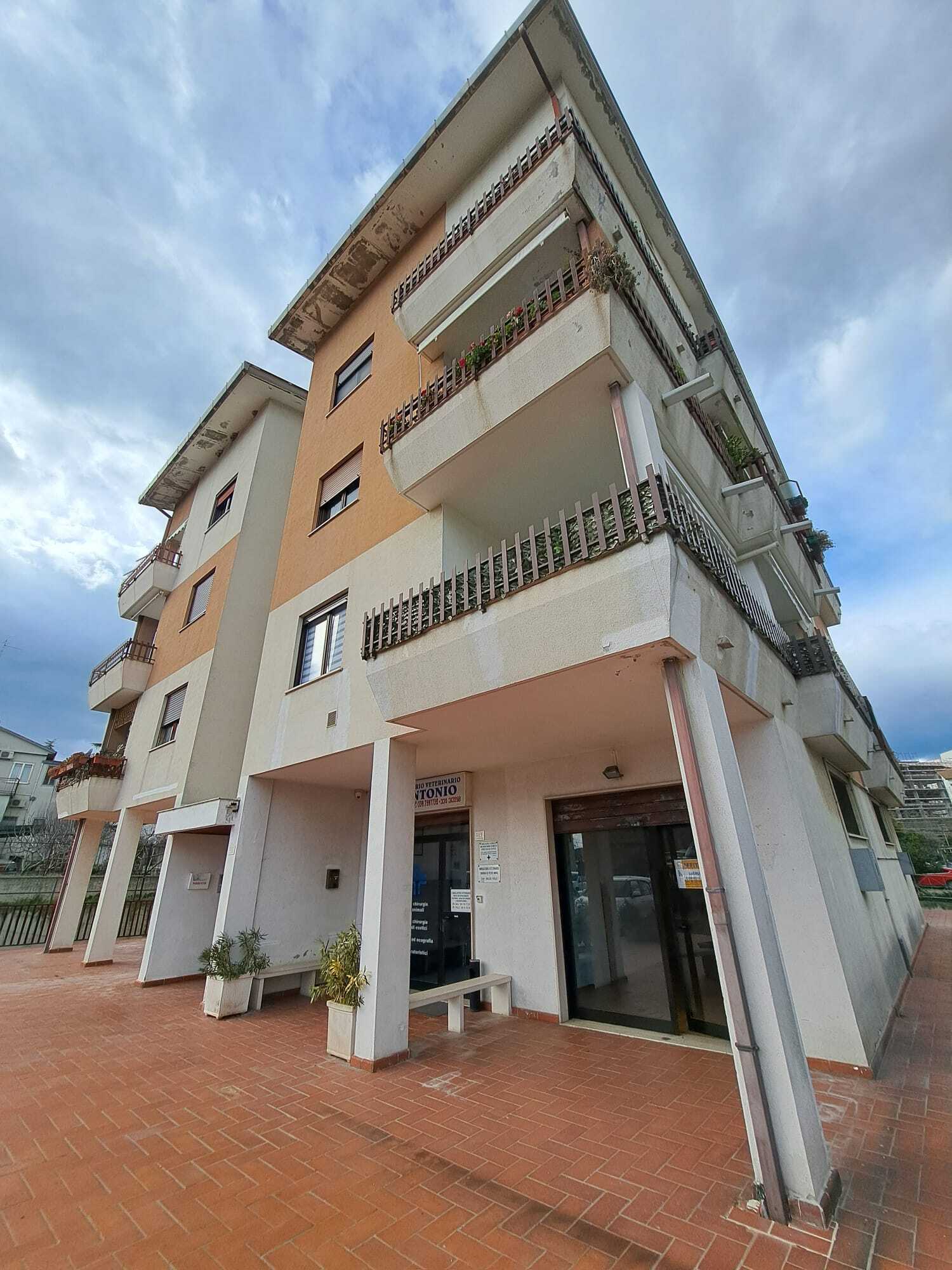 Locale commerciale con terrazzi in via san francesco d' assisi 3, Lanciano
