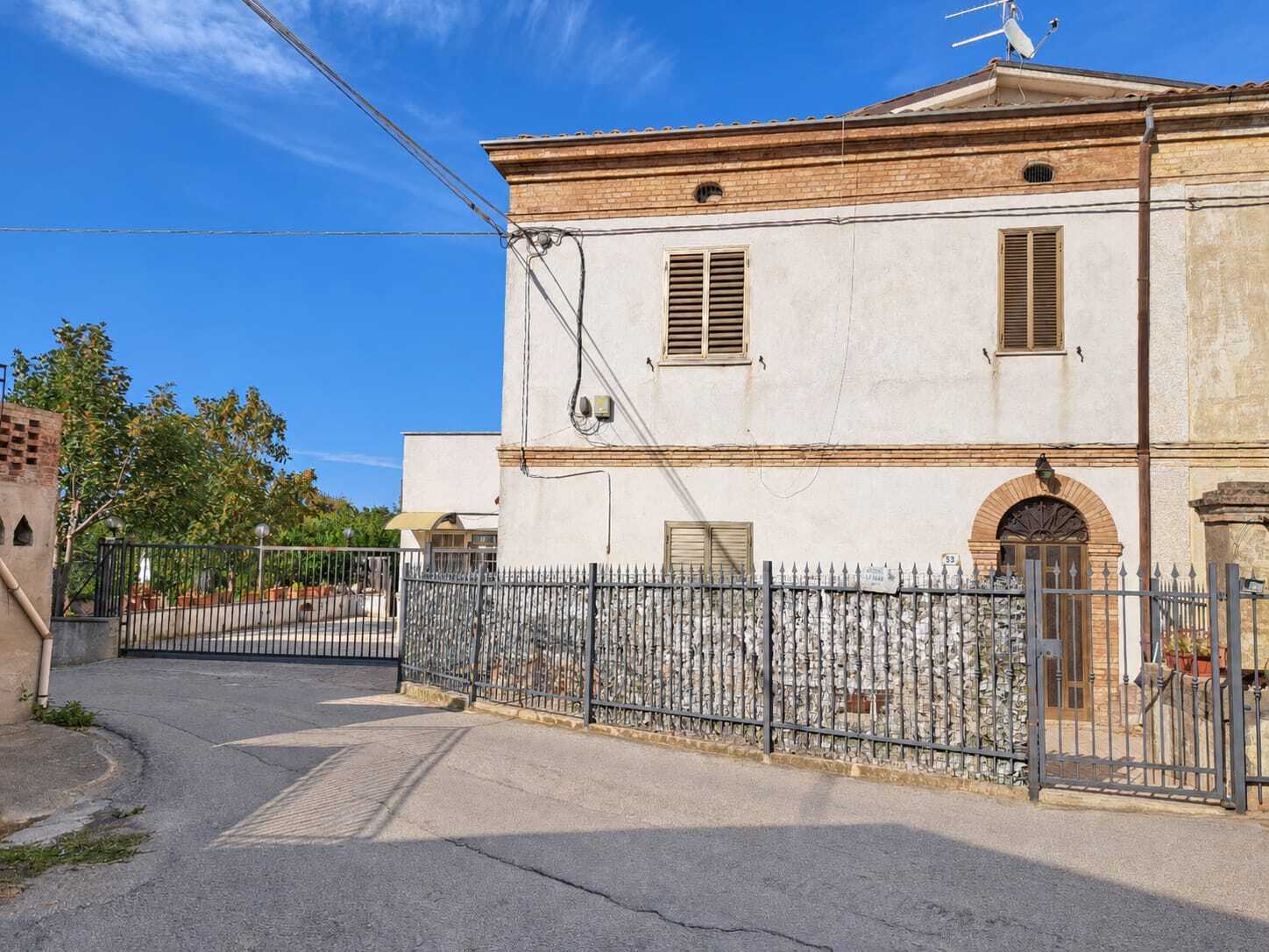 Casa indipendente con giardino in contrada villa andreoli 322, Lanciano