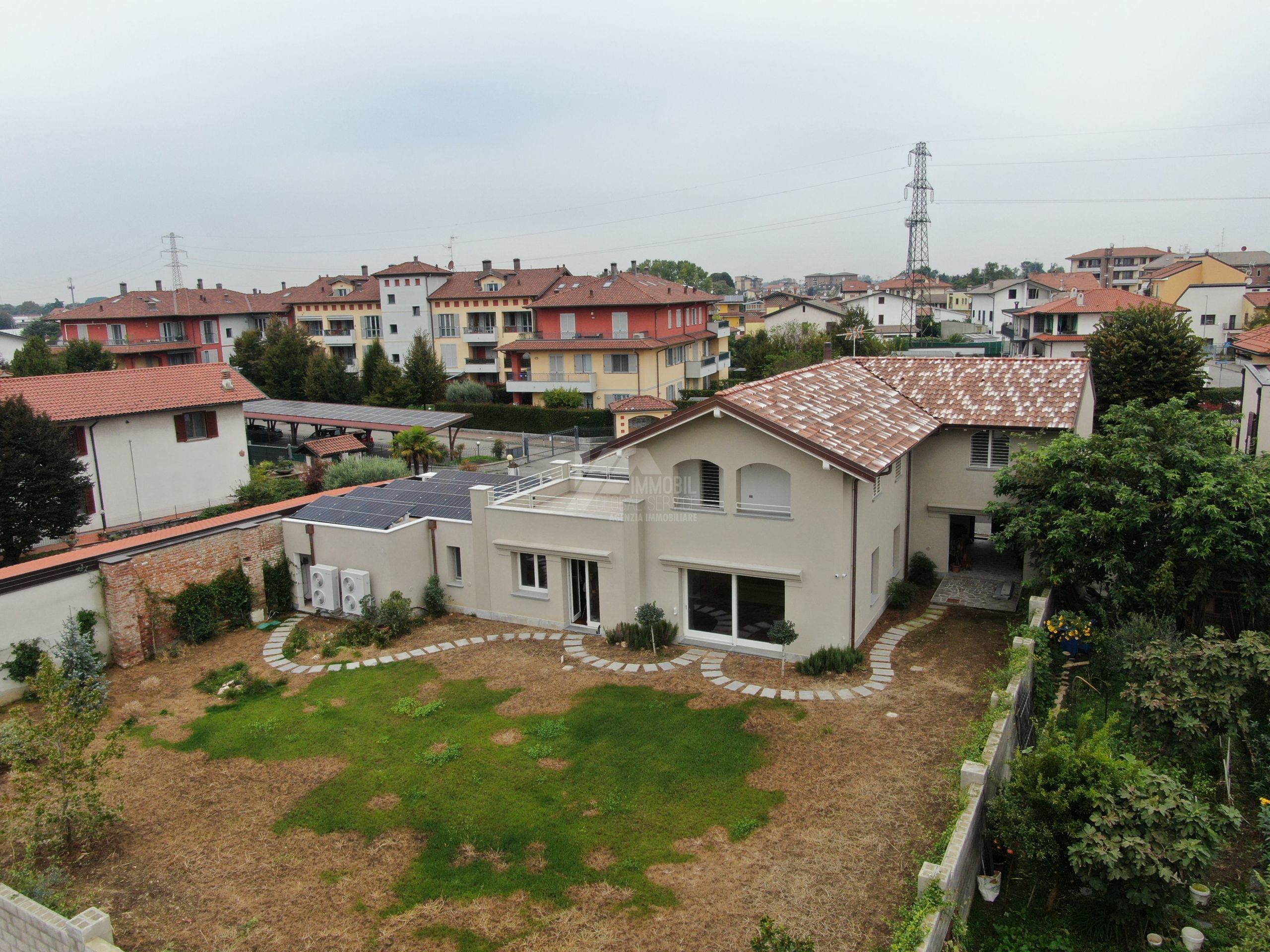 Casa indipendente con giardino in via di vittorio 4, Mediglia