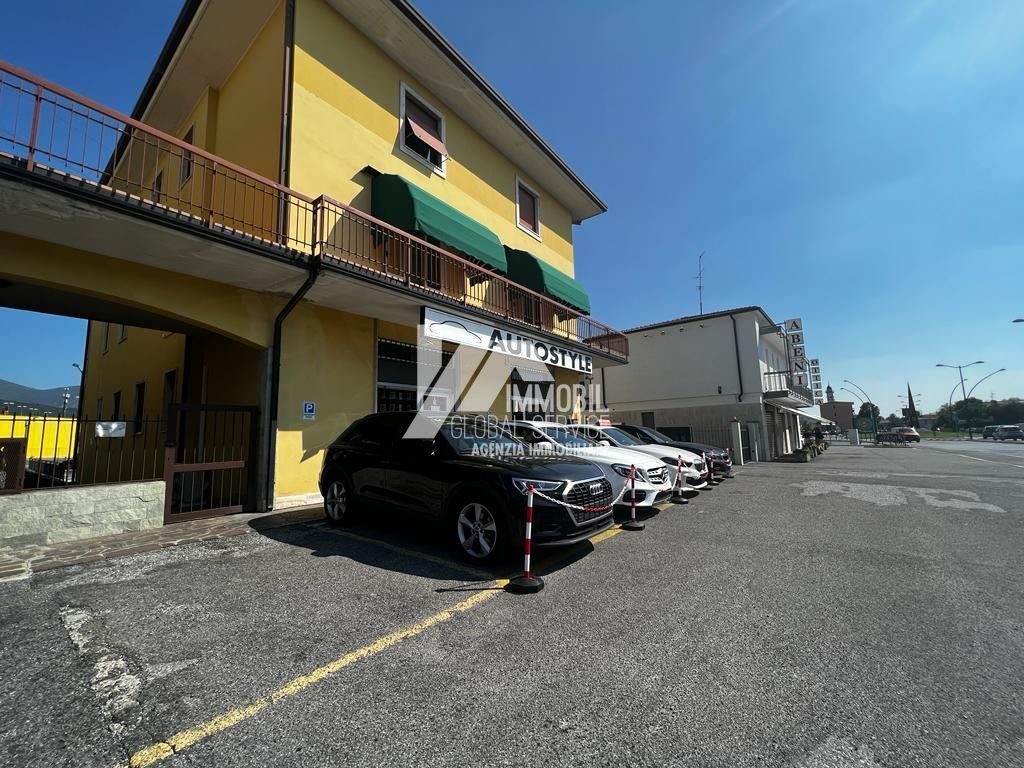 Locale commerciale in vendita in via europa, Concesio