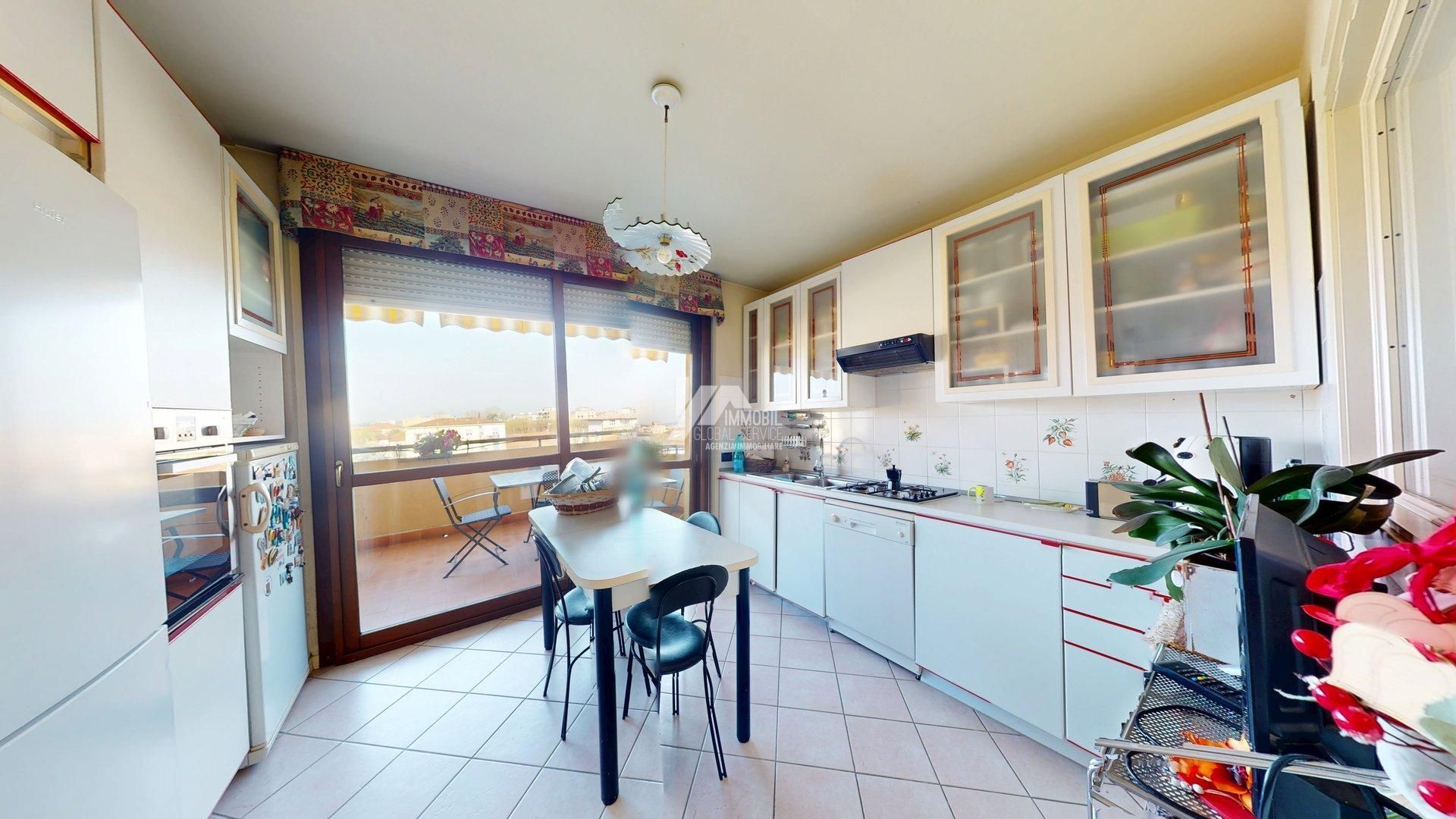 Appartamento con box doppio in via corsica, Brescia