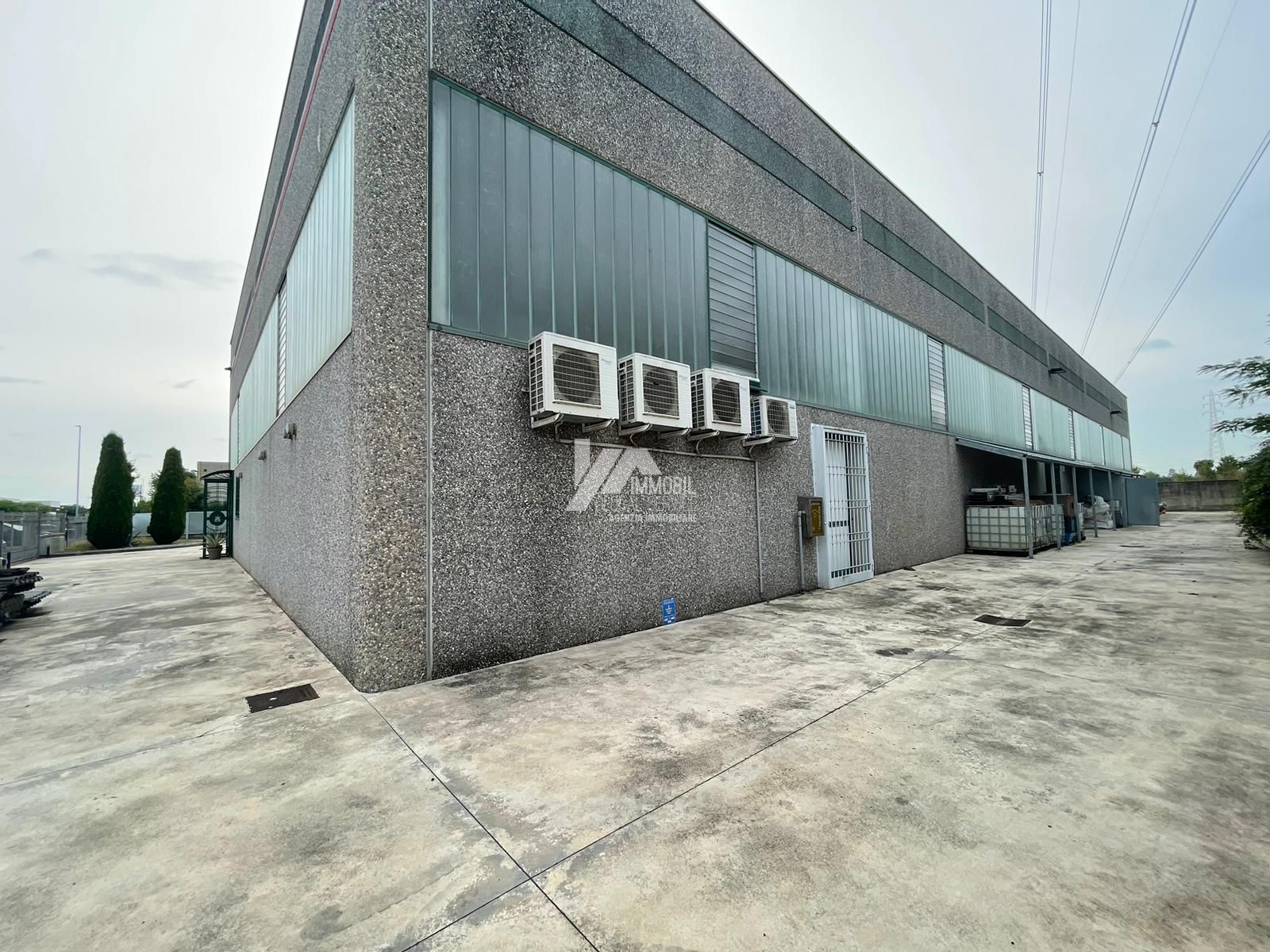 Capannone in vendita in via dell'industria, Travagliato