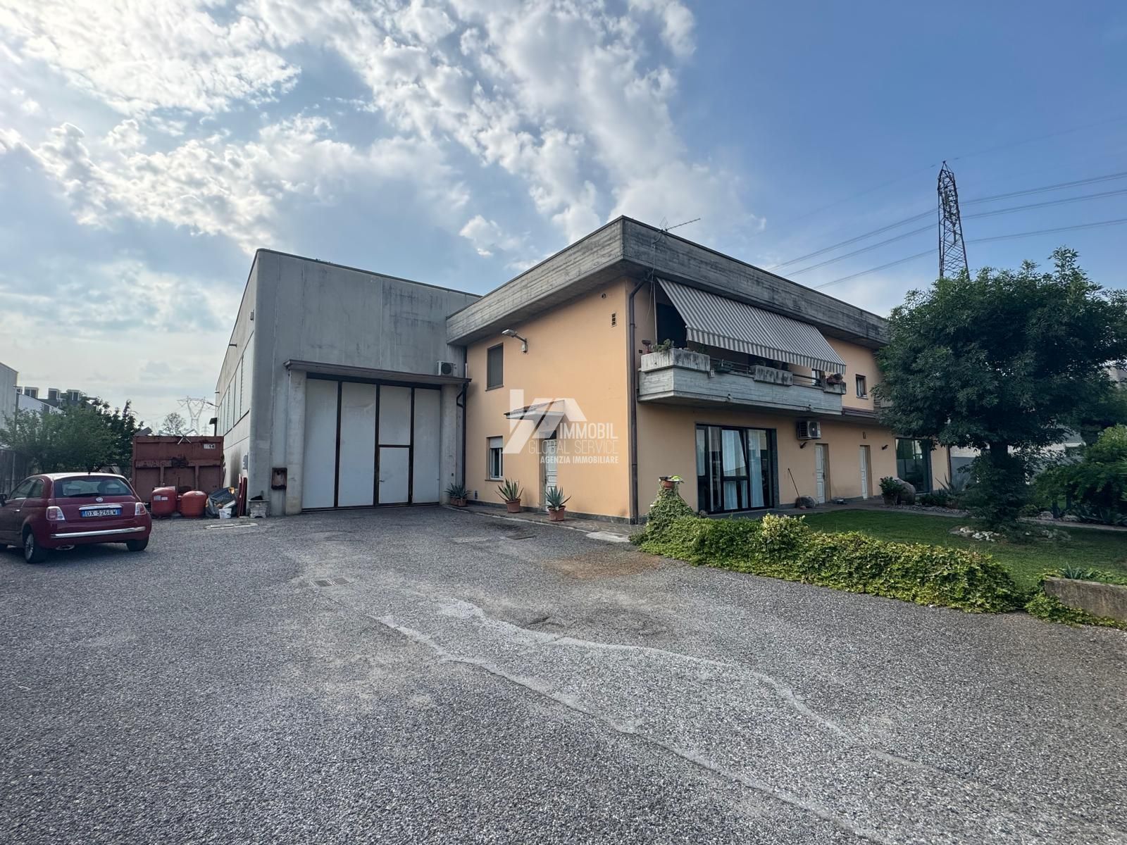 Capannone con giardino in via dell'industria 53, Travagliato