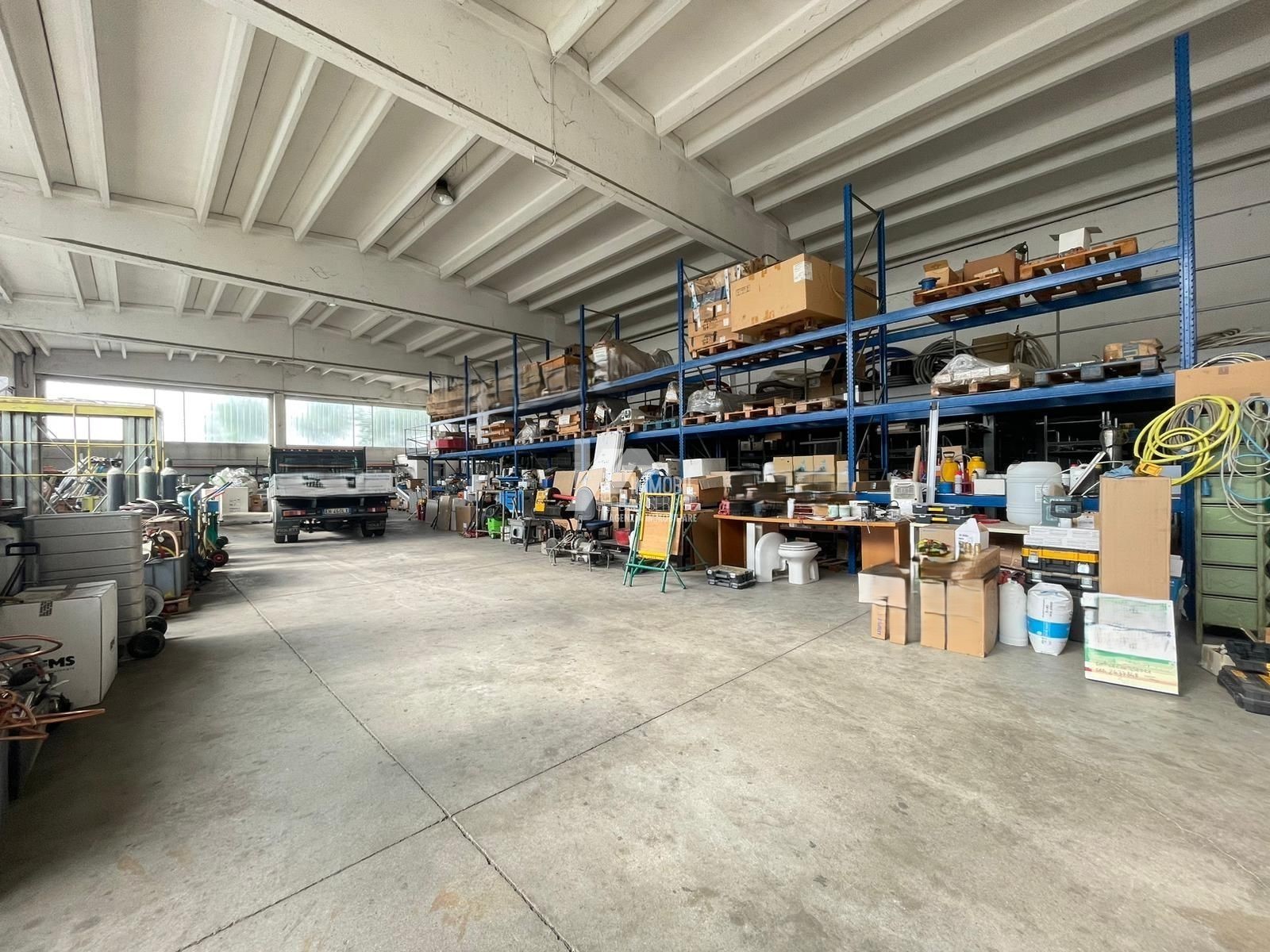 Capannone con giardino in via dell'industria 53, Travagliato