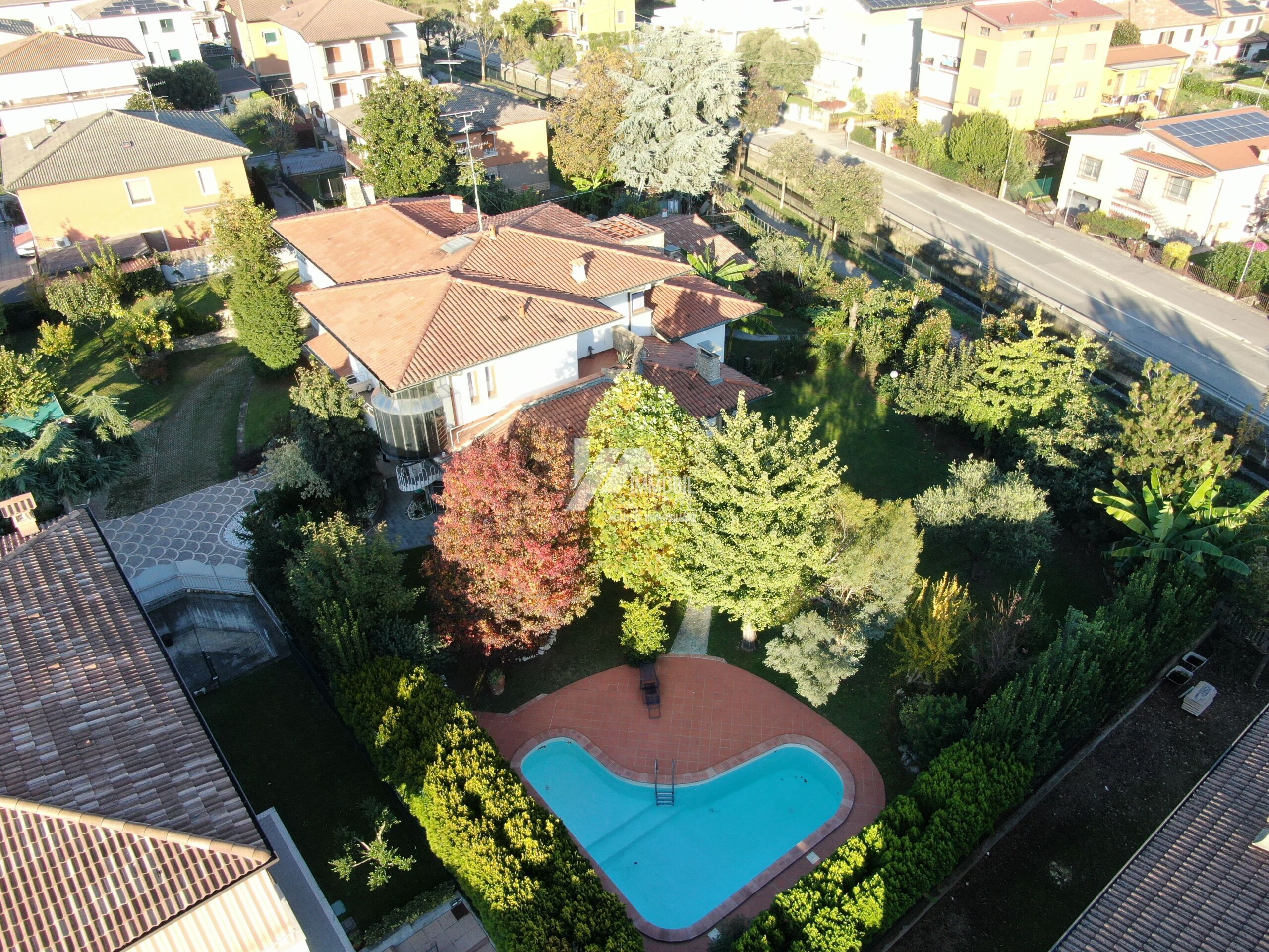 Villa con giardino in via giovanni pascoli 23, Torbole Casaglia
