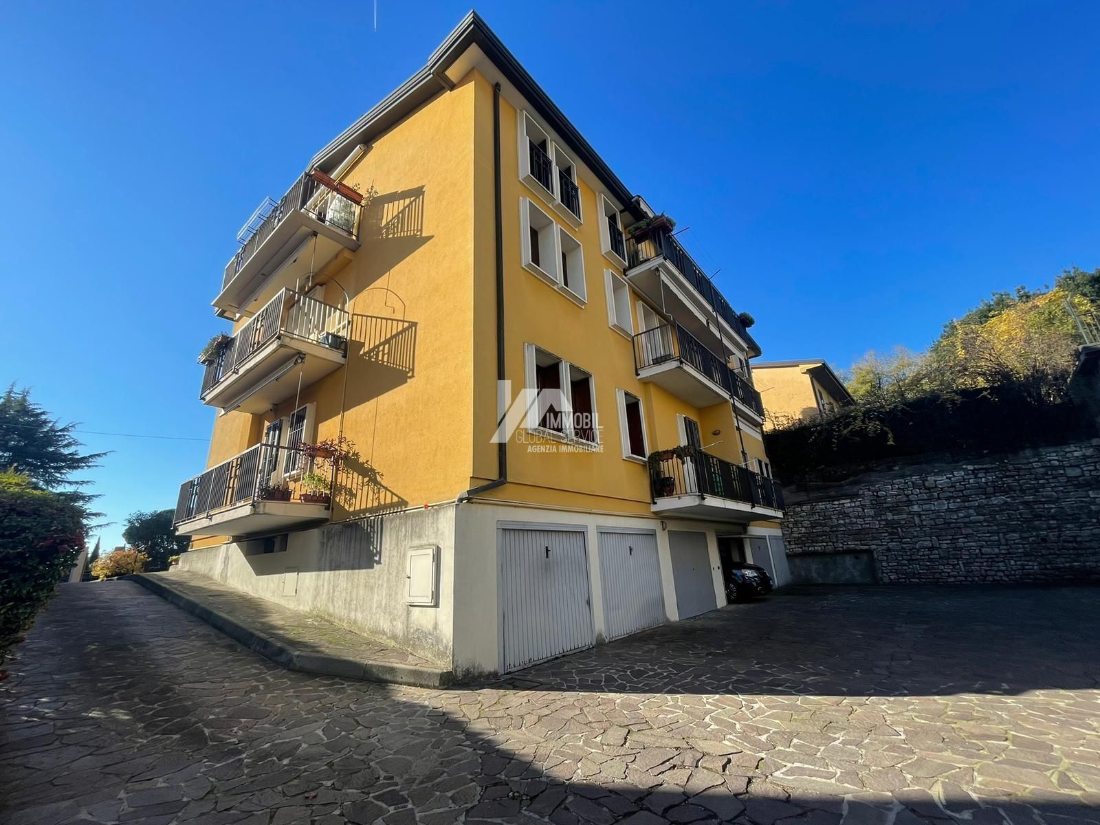 Quadrilocale con box in via ronchi san francesco da paola 25, Brescia