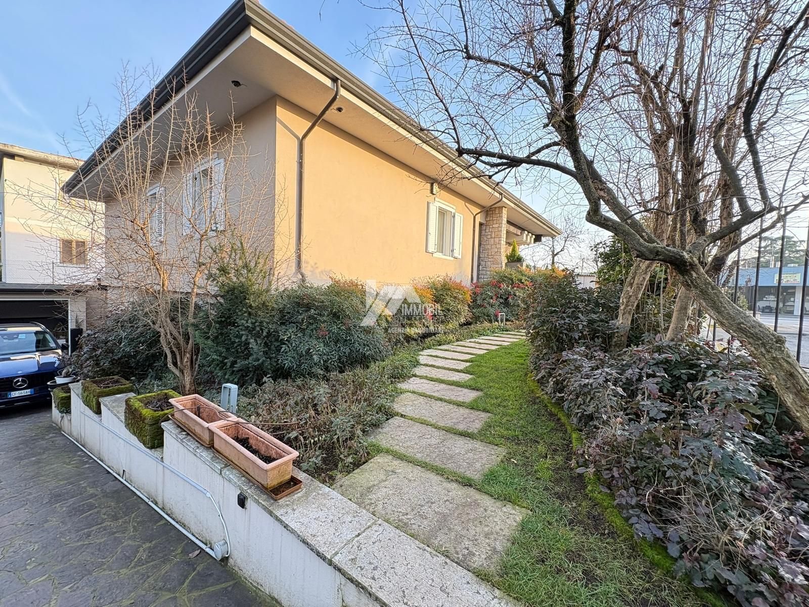 Villa con giardino in via vittorio veneto 8, Rezzato