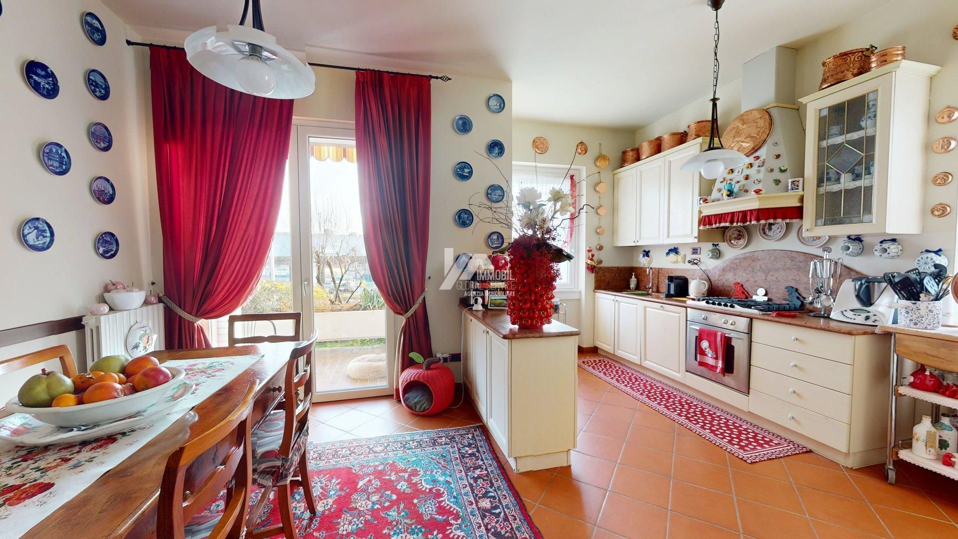 Villa con giardino in via vittorio veneto 8, Rezzato