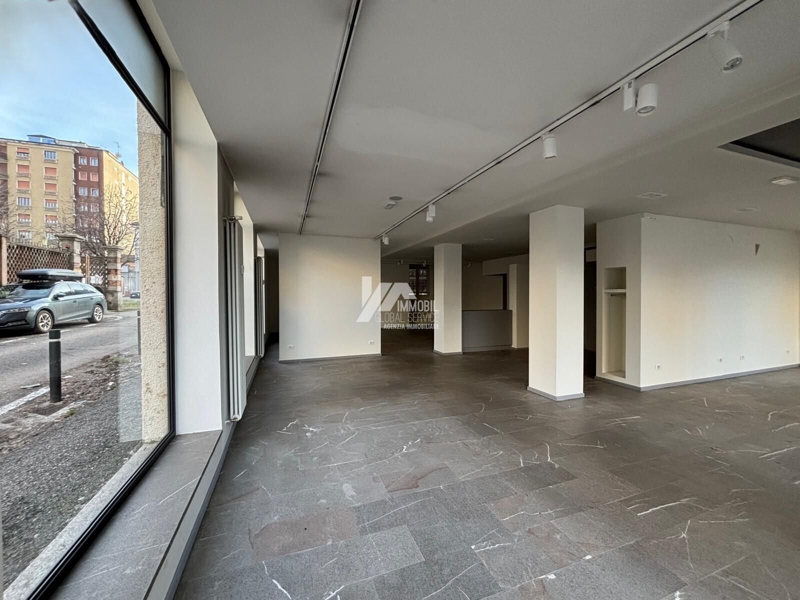 Locale commerciale in affitto a Brescia