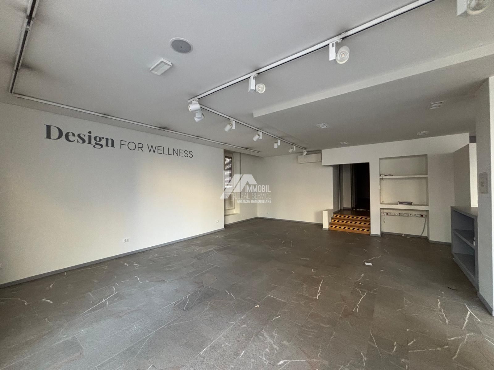 Locale commerciale in affitto a Brescia