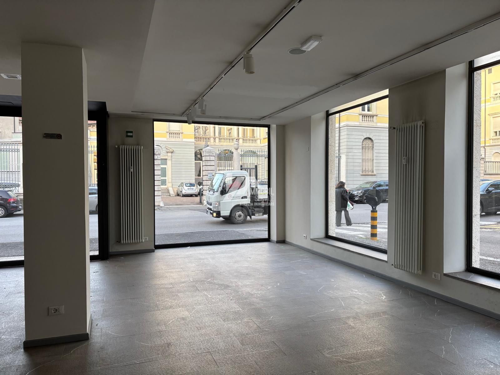 Locale commerciale in affitto a Brescia