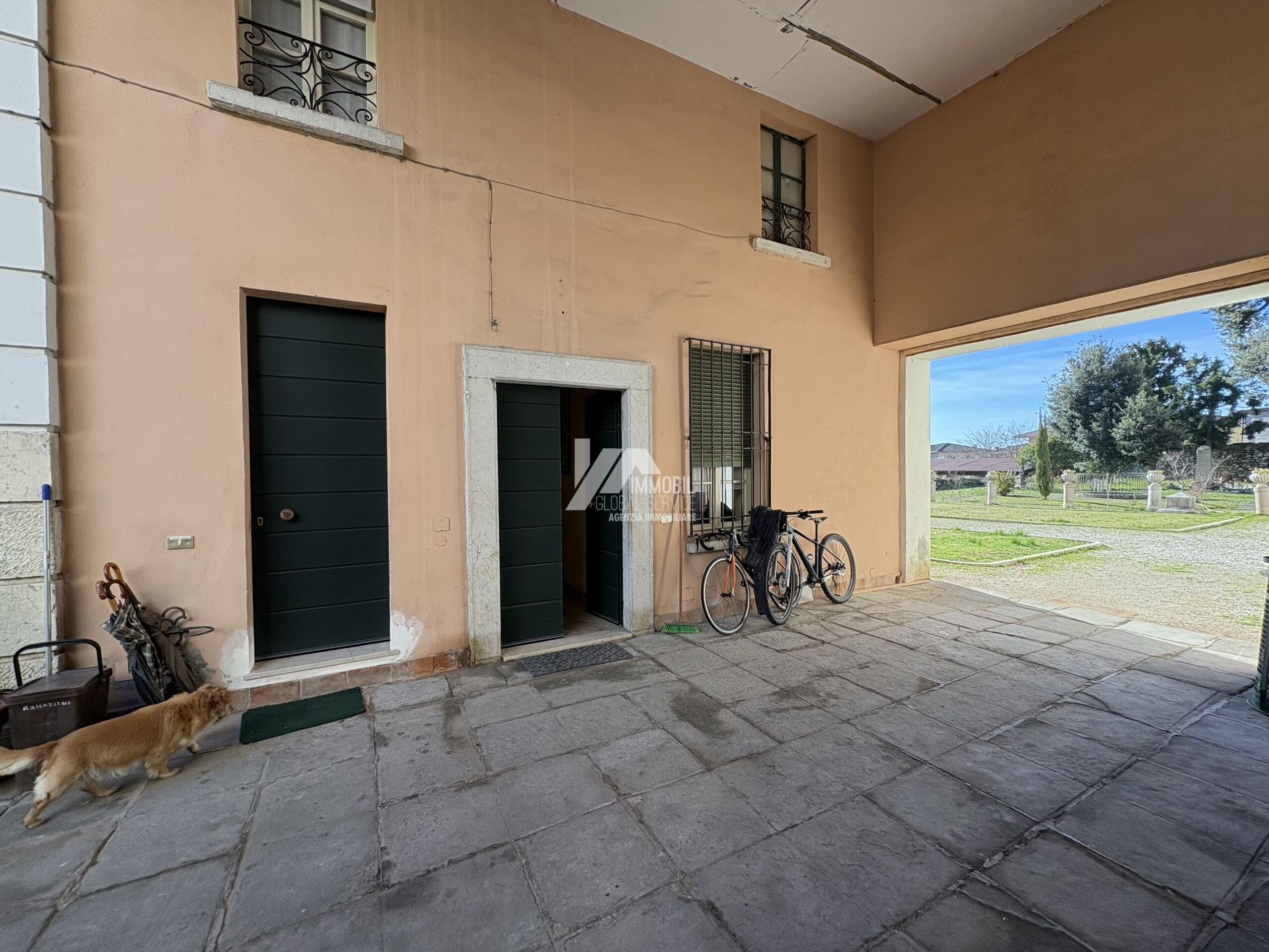 Stabile/Palazzo con giardino in via carini 25, Botticino