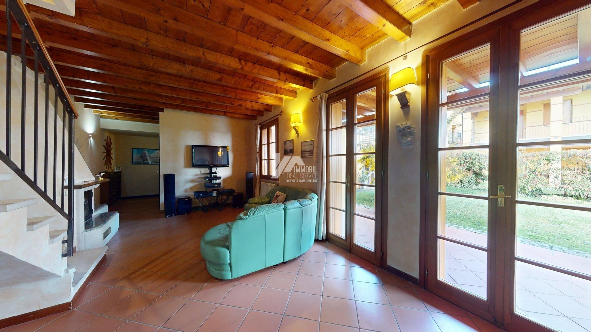 Villa con giardino in via dei ronchi 14, Capriano del Colle