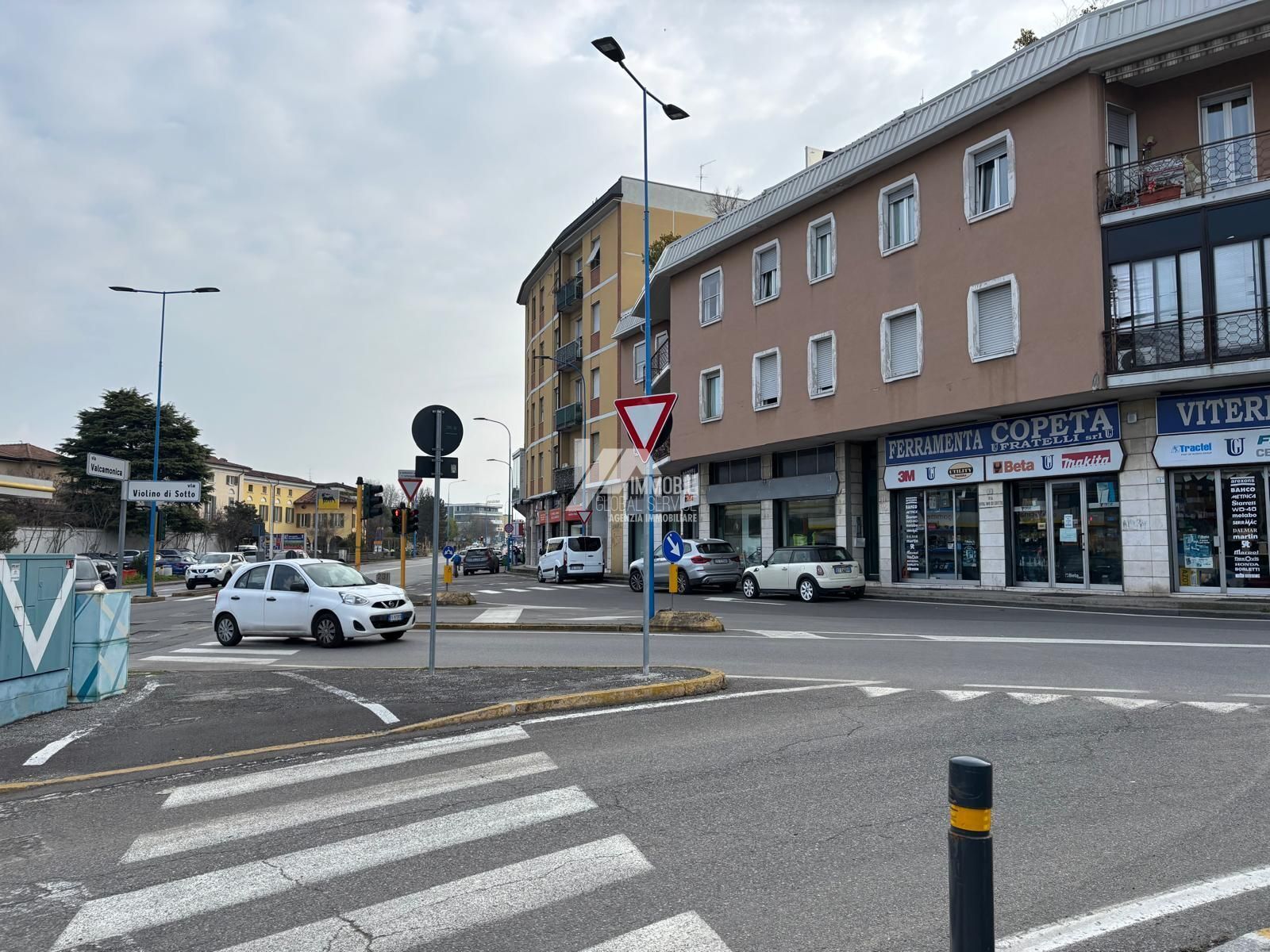 Box/Garage 24mq con box doppio in via valcamonica, Brescia