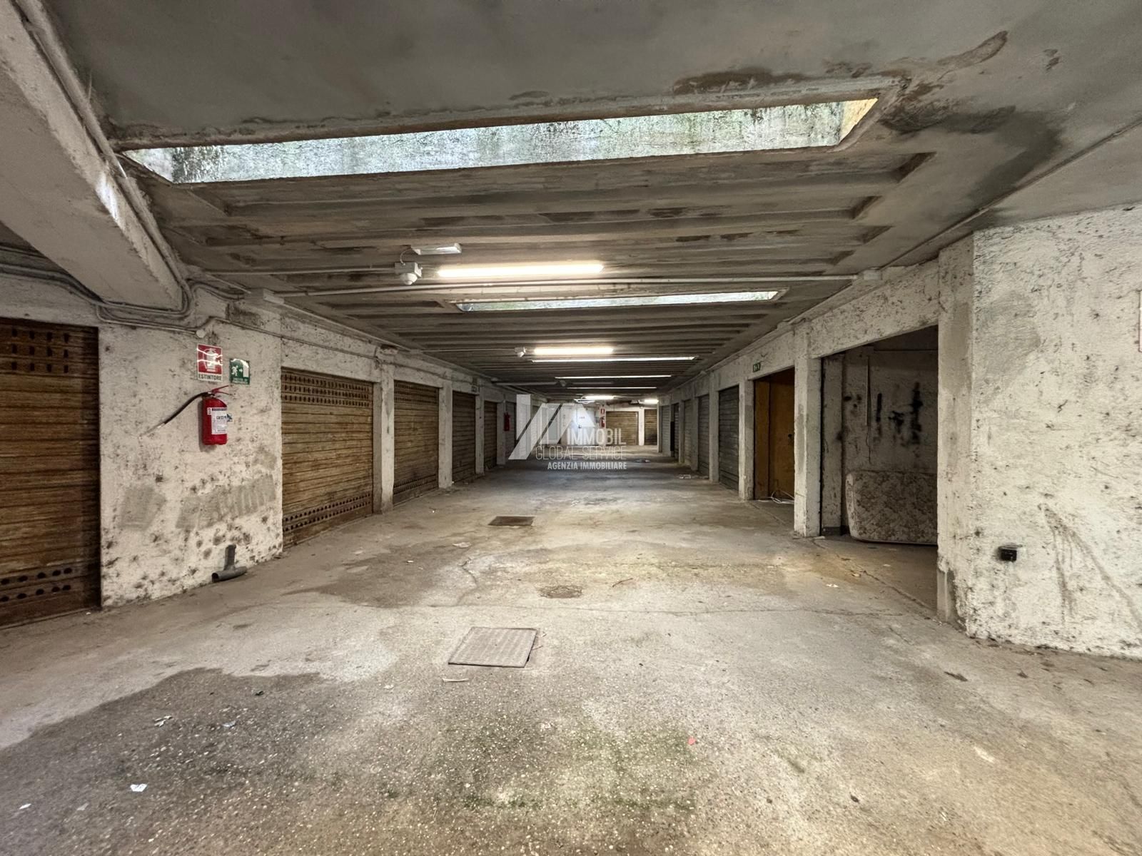 Box/Garage 24mq con box doppio in via valcamonica, Brescia