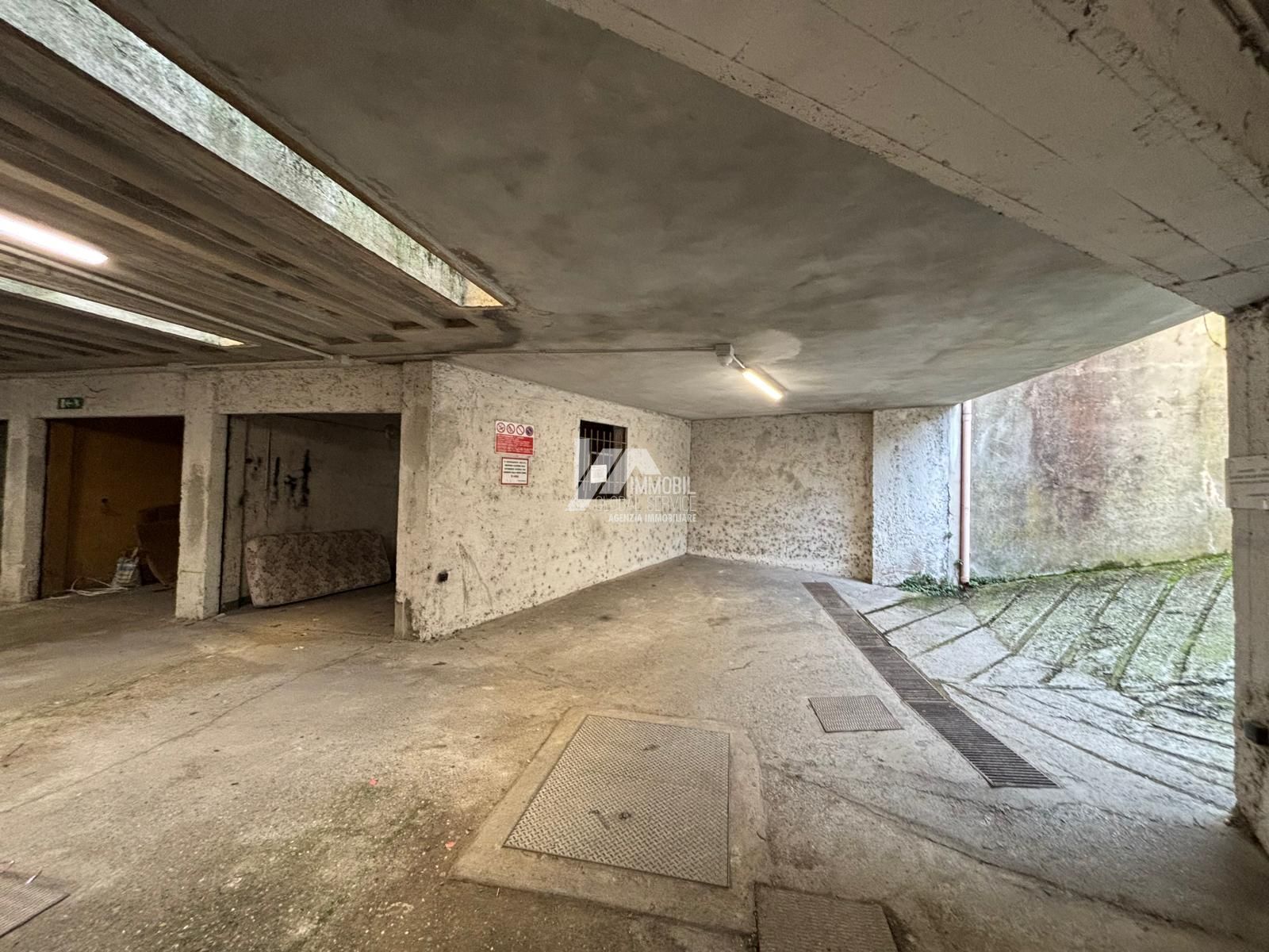 Box/Garage 24mq con box doppio in via valcamonica, Brescia