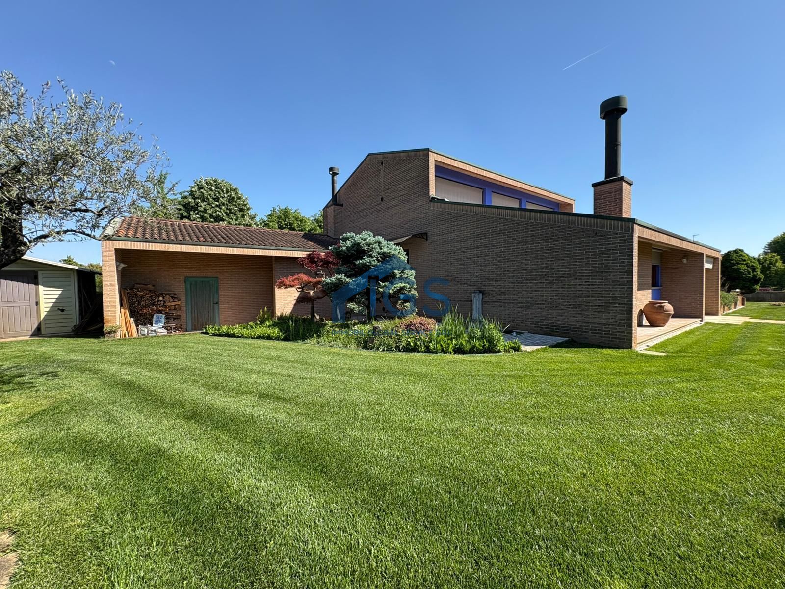 Villa con giardino in via puglia 1, Leno