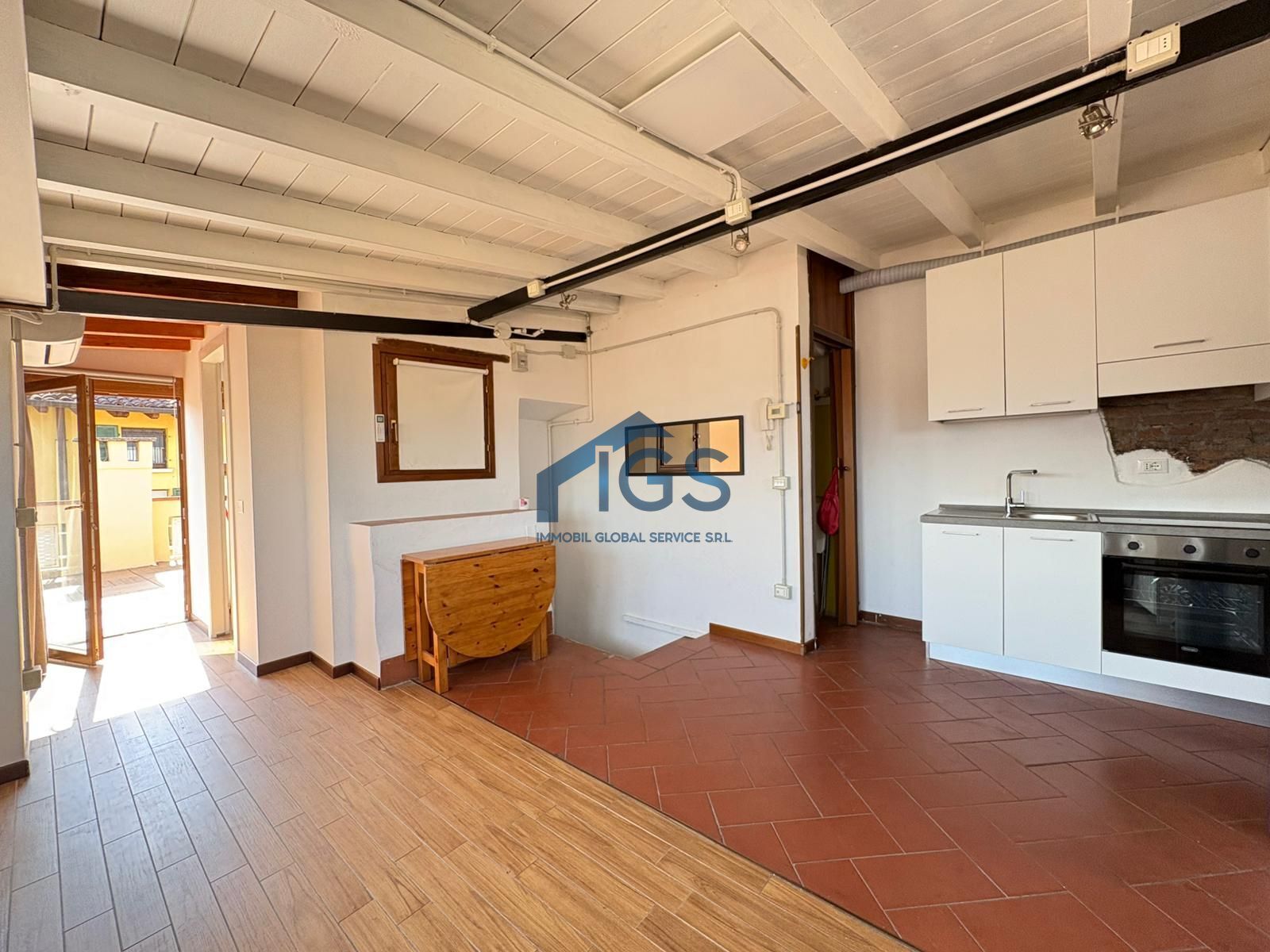 Monolocale con terrazzo in vicolo rossovera, Brescia