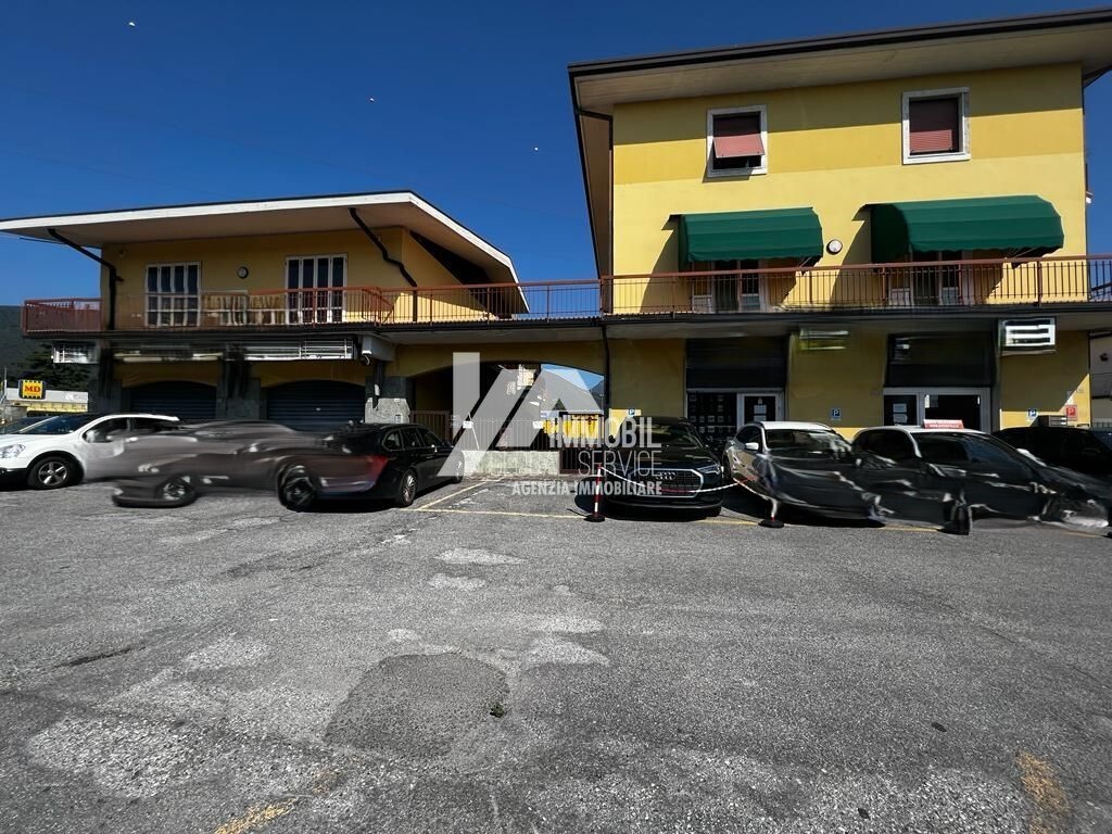 Locale commerciale in vendita in via europa, Concesio