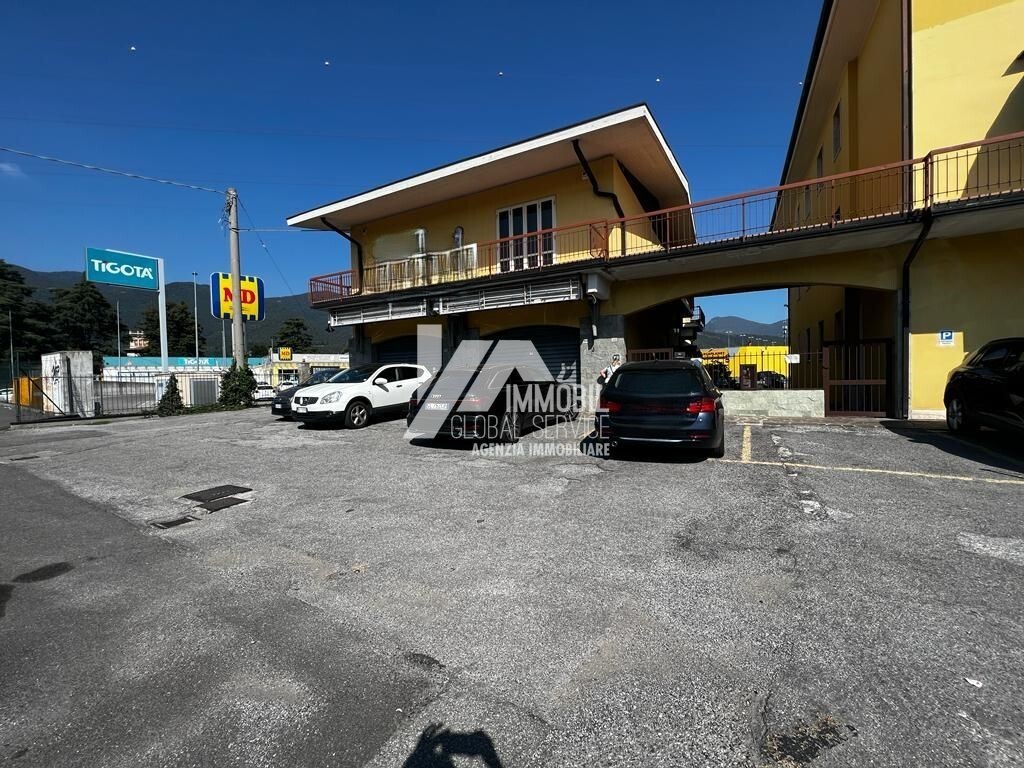 Locale commerciale in vendita in via europa, Concesio