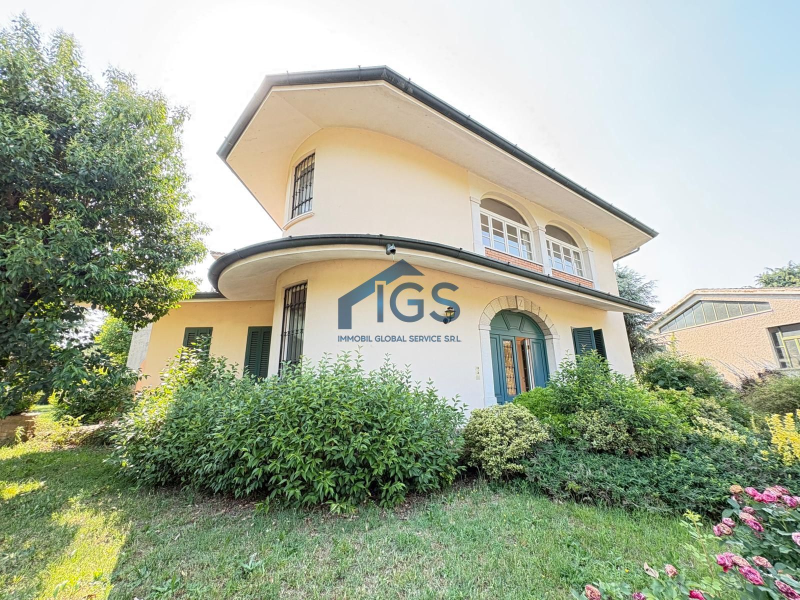 Villa con giardino in via santa giulia 3, Travagliato