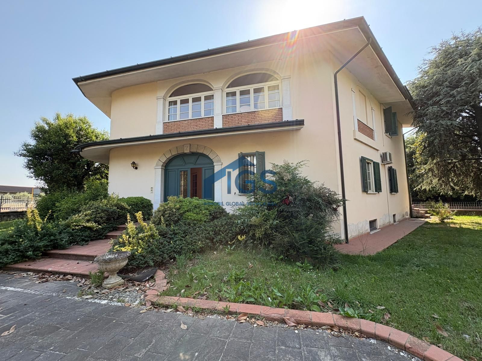 Villa con giardino in via santa giulia 3, Travagliato