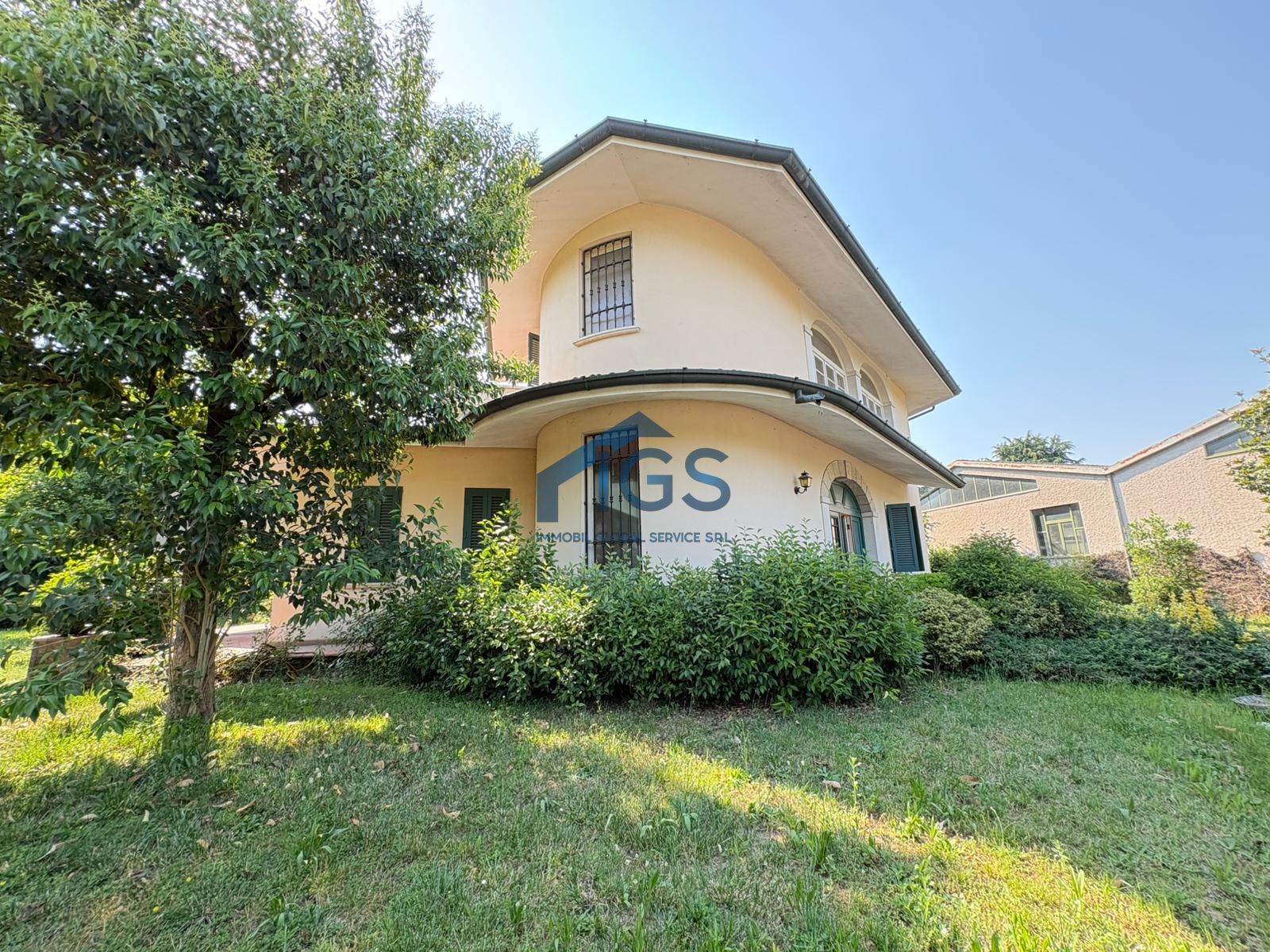 Villa con giardino in via santa giulia 3, Travagliato