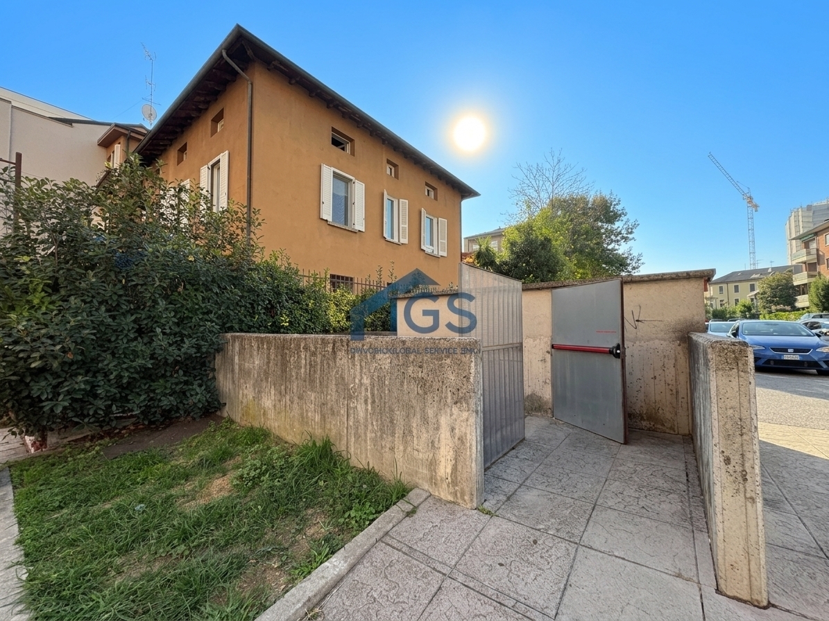 Casa indipendente con giardino in via cremona, Brescia