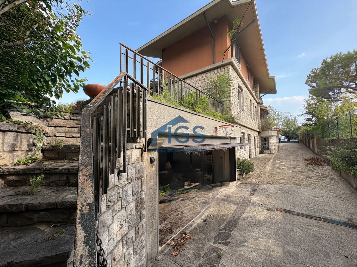 Casa indipendente con giardino in via carlo goldoni 19, Brescia
