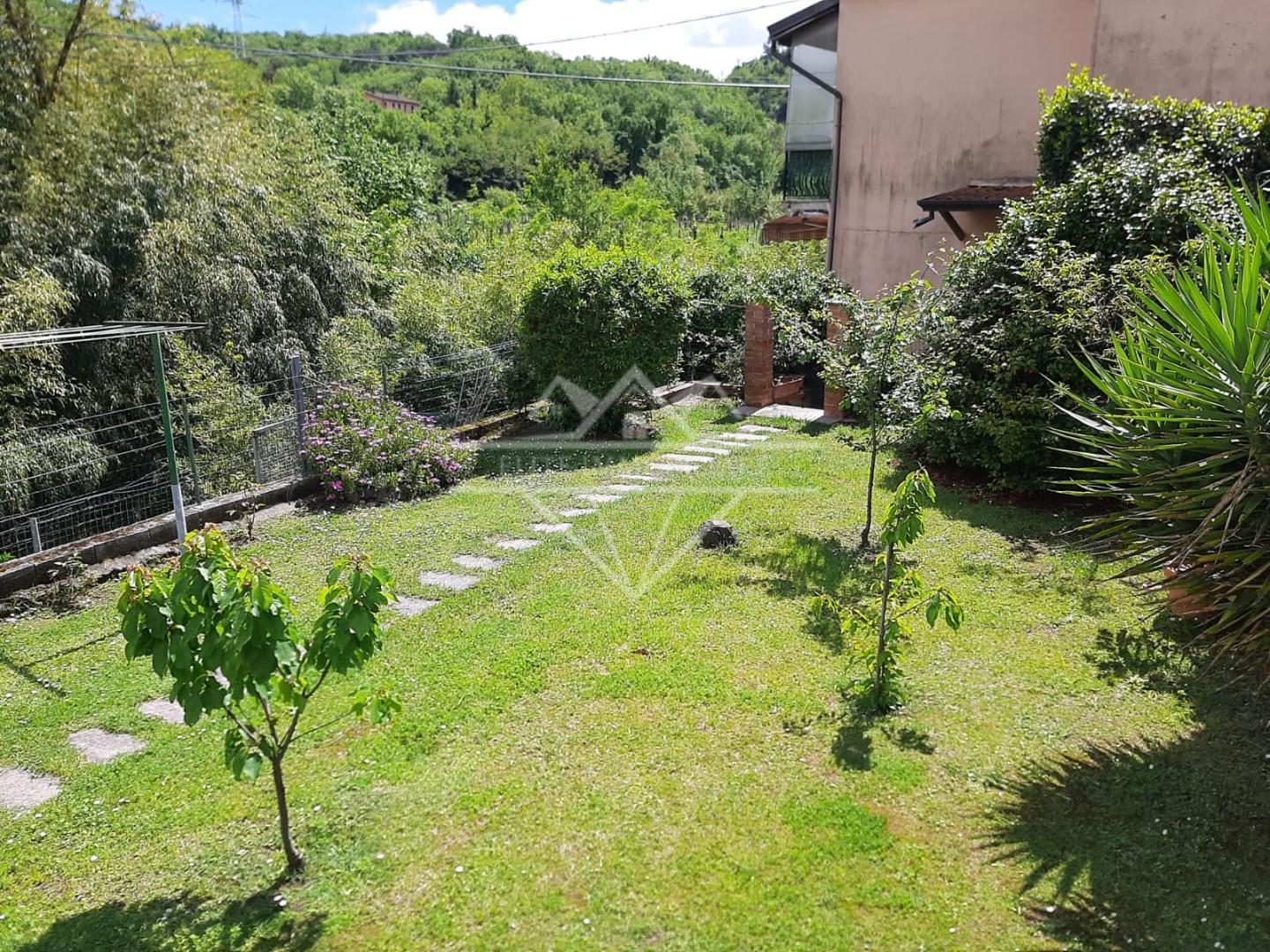 Villa Bifamiliare in vendita a Ortonovo