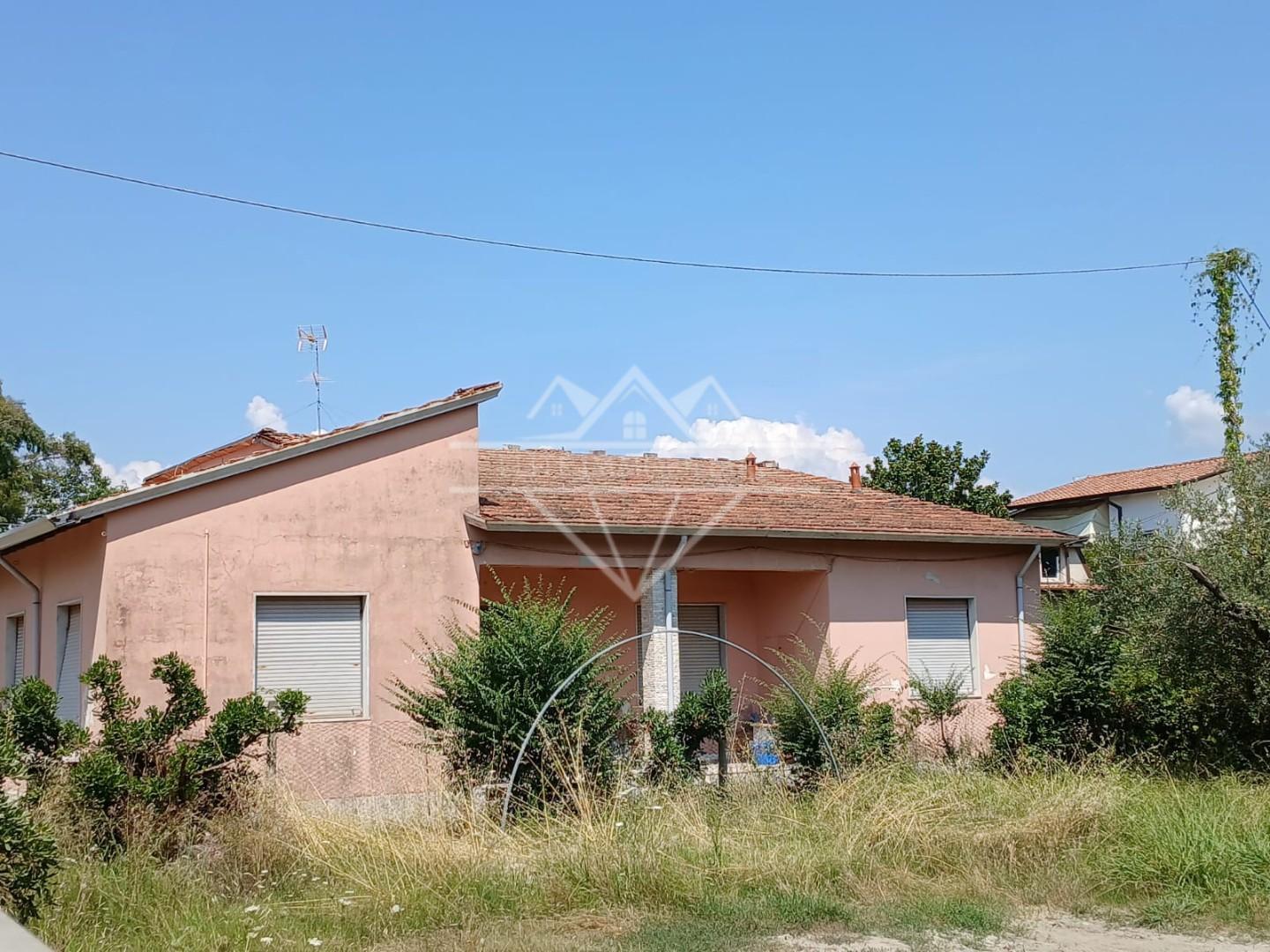 Casa indipendente con giardino, Carrara marina di