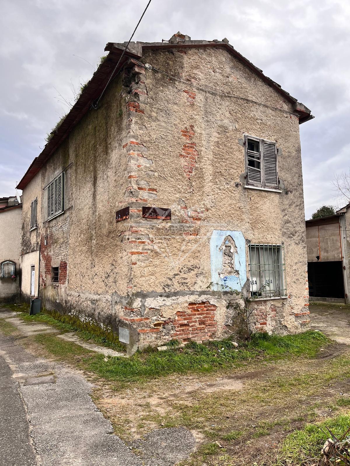 Casa indipendente da ristrutturare, Pietrasanta strettoia