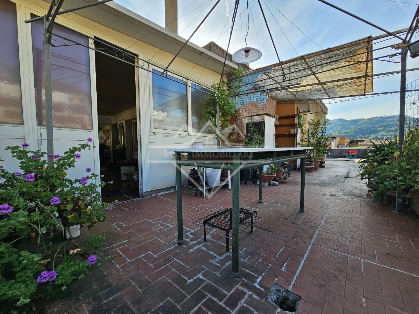 Attico con terrazzo a Carrara