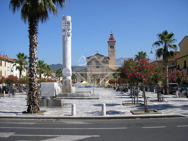 Locale commerciale in affitto, Carrara marina di