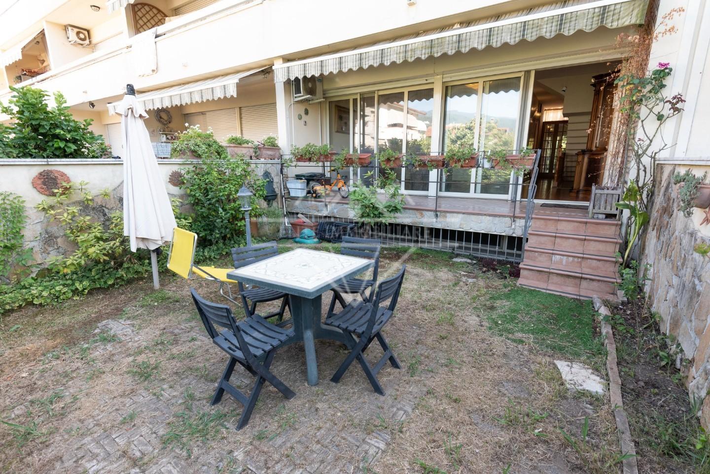 Villa con giardino, Ortonovo dogana