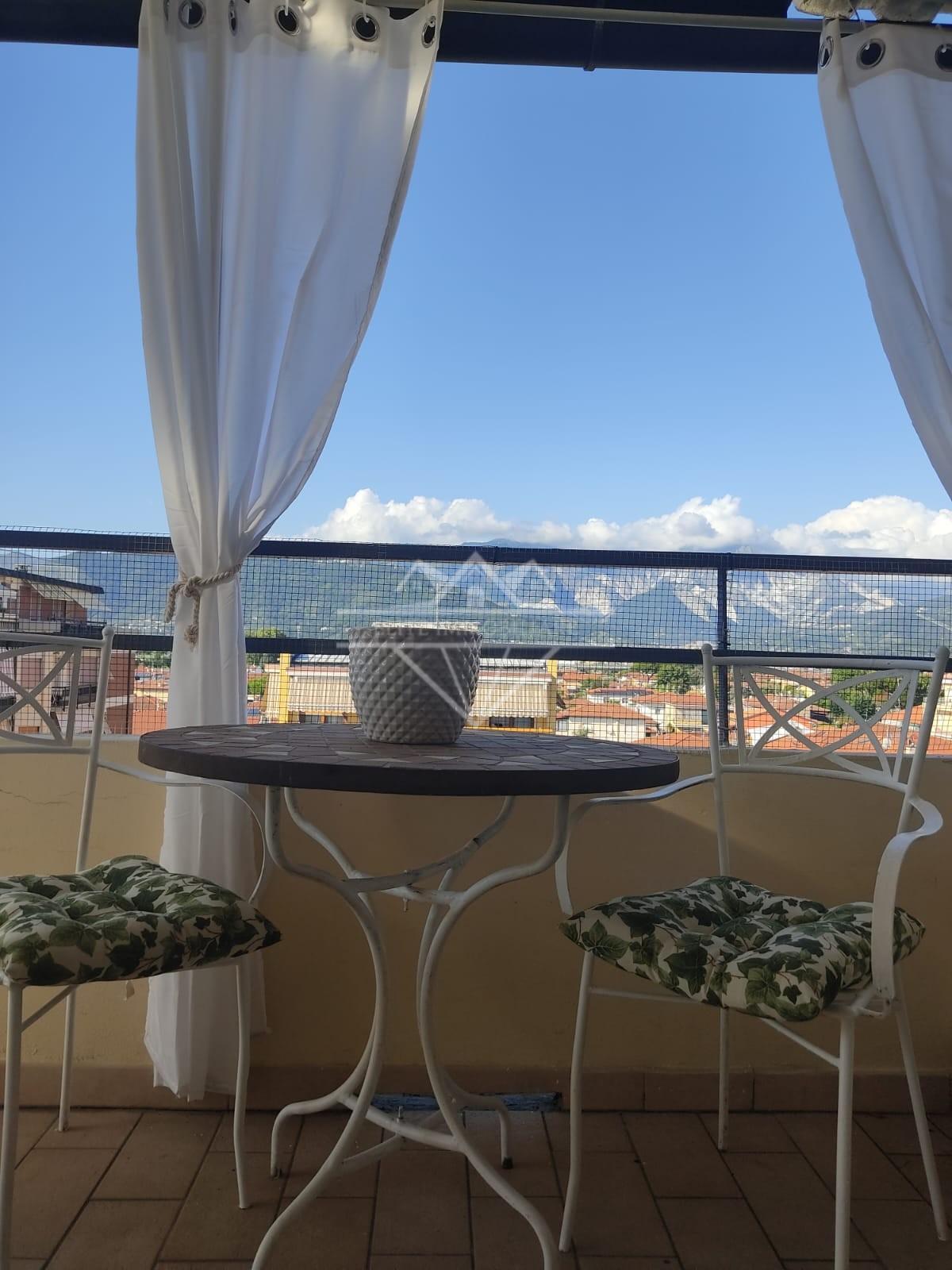 Attico arredato in affitto, Carrara marina di