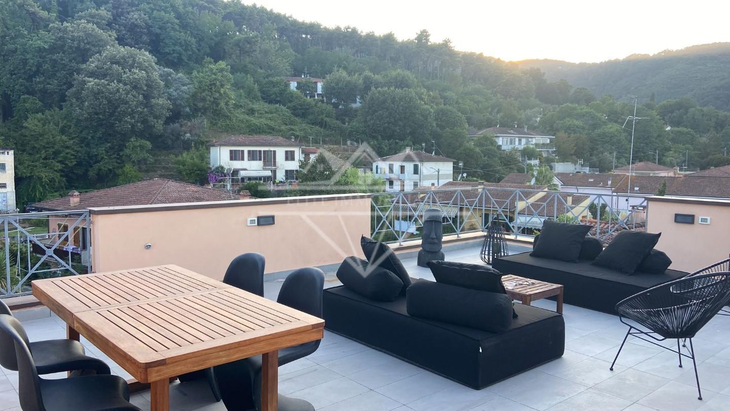 Trilocale con terrazzo a Ameglia