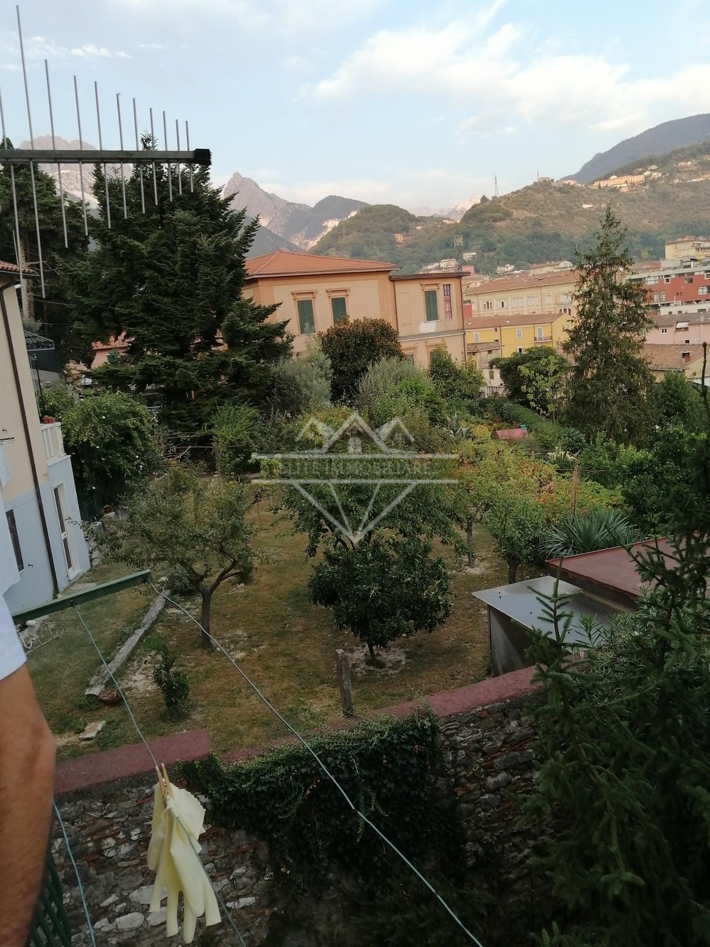 Quadrilocale arredato in affitto a Carrara