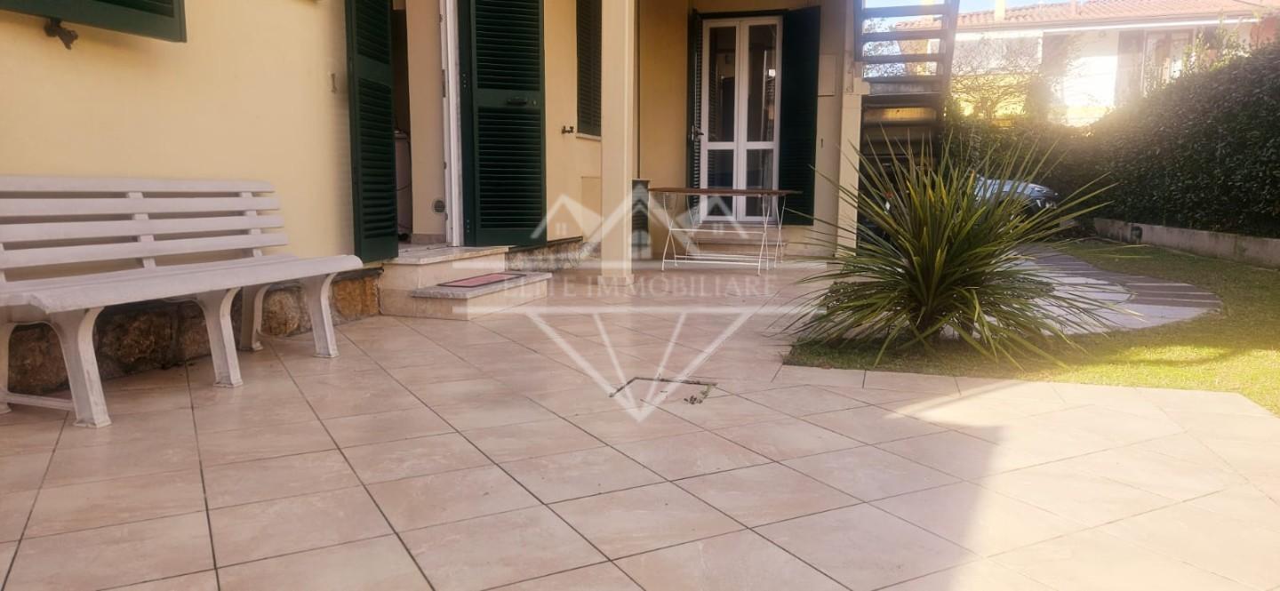 Villa Bifamiliare arredata in affitto, Montignoso cinquale