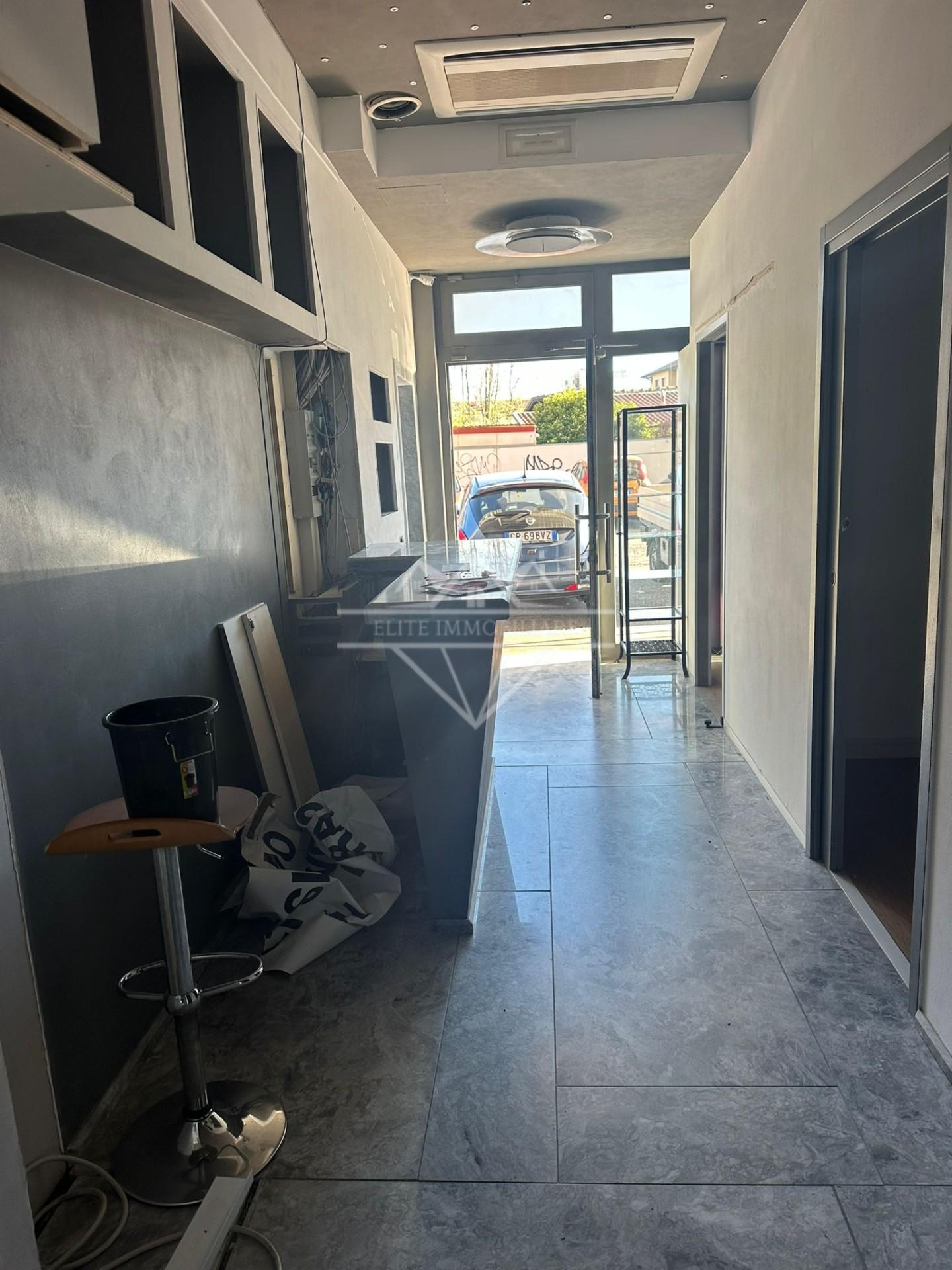 Locale commerciale in affitto, Carrara marina di