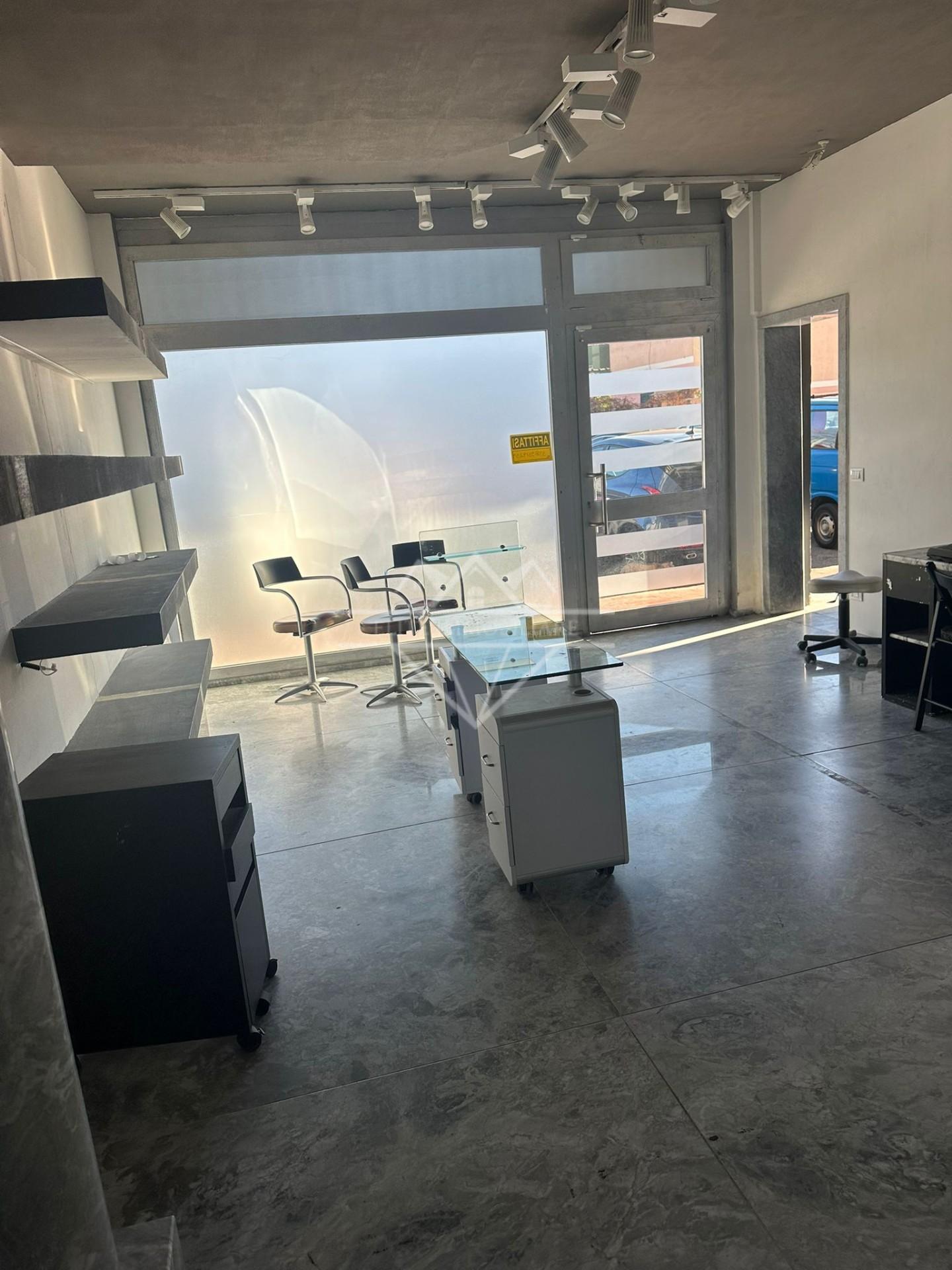 Locale commerciale in affitto, Carrara marina di