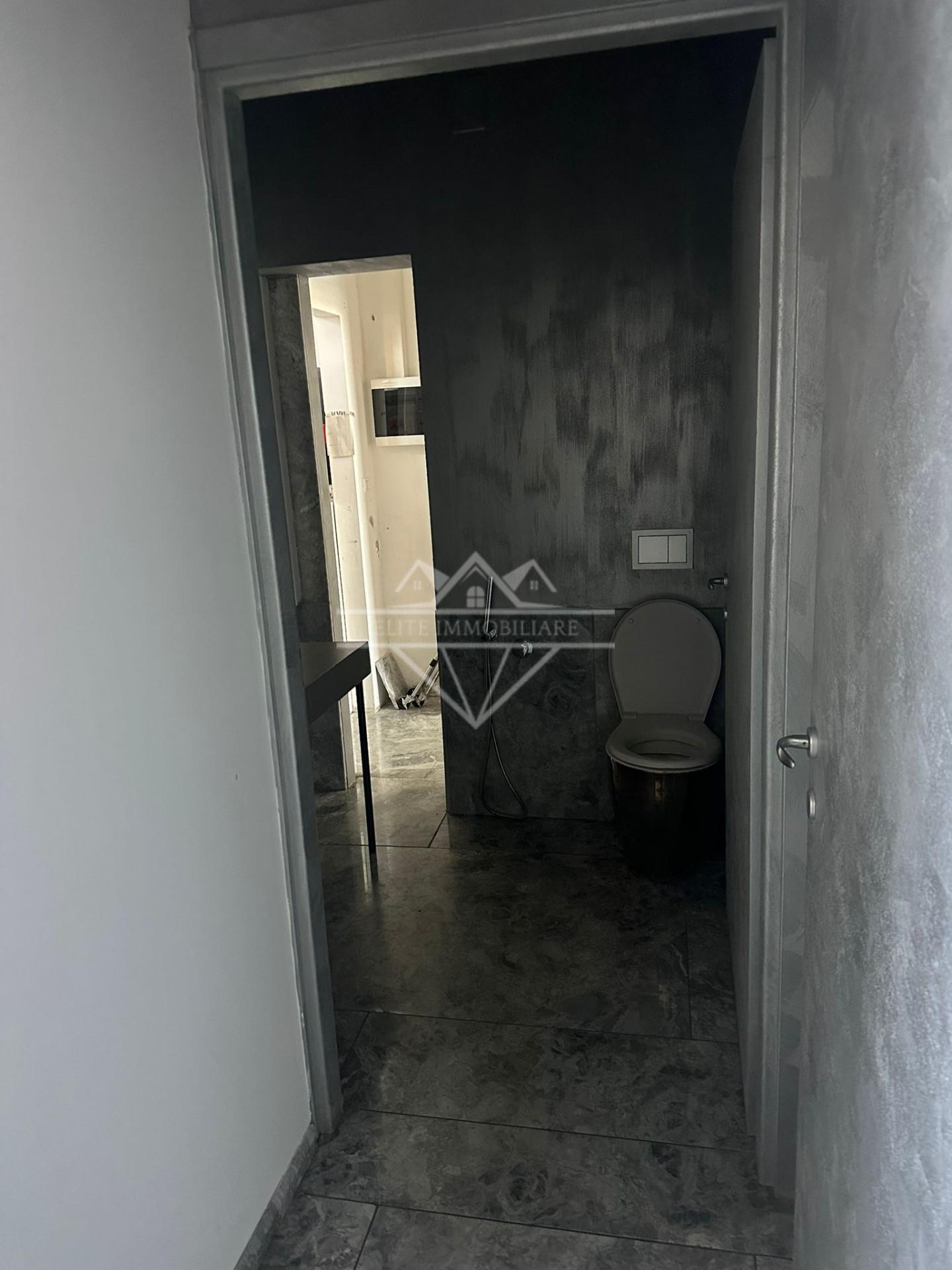 Locale commerciale in affitto, Carrara marina di