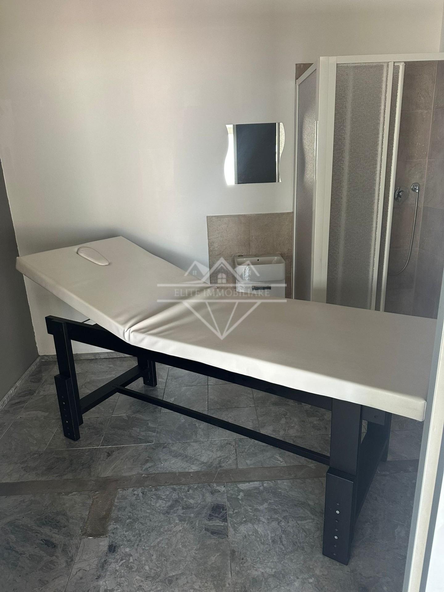 Locale commerciale in affitto, Carrara marina di