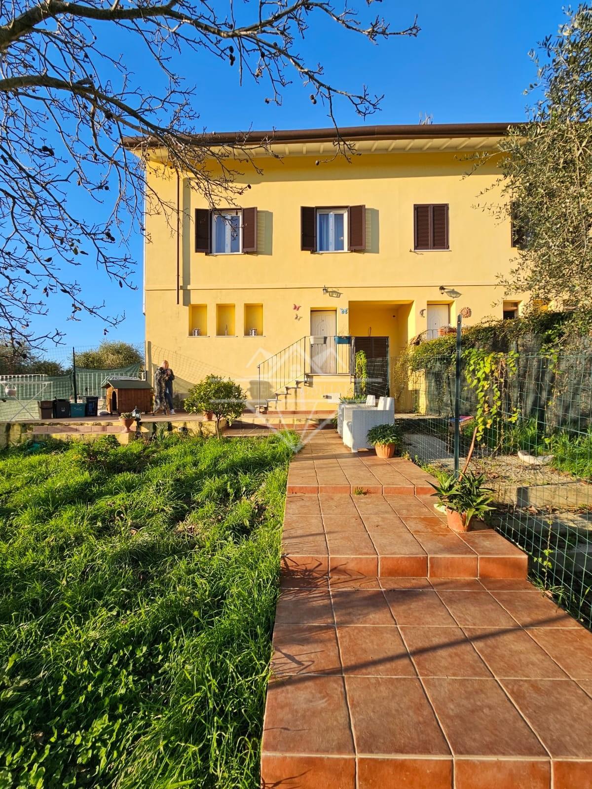 Appartamento con giardino, Carrara bonascola